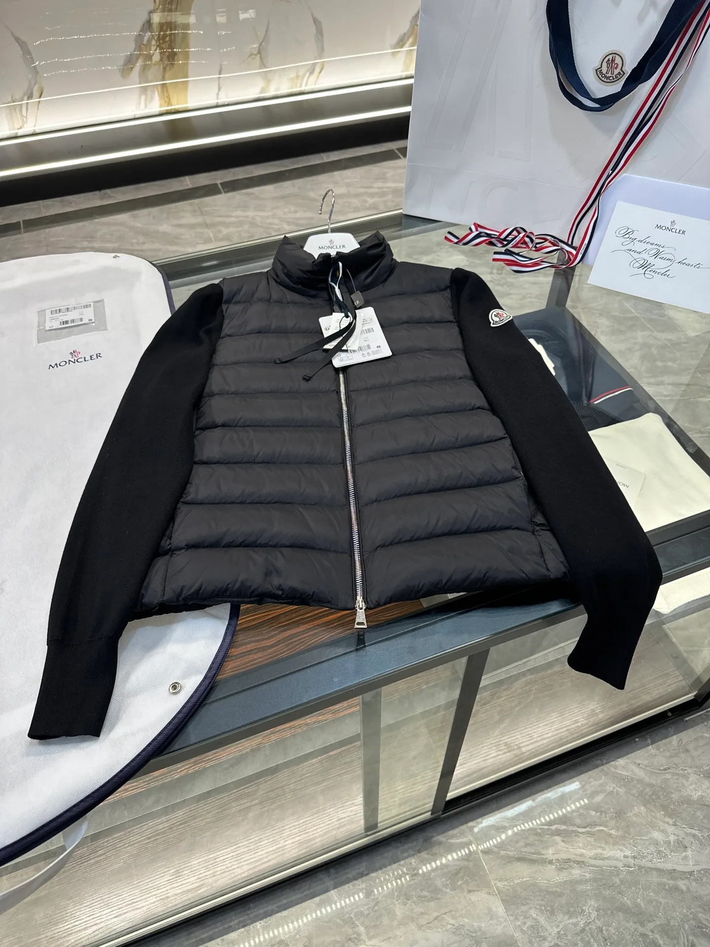 Moncler Cardigan women's lightly padded wool down cardigan jacket. More details in real photos. P660