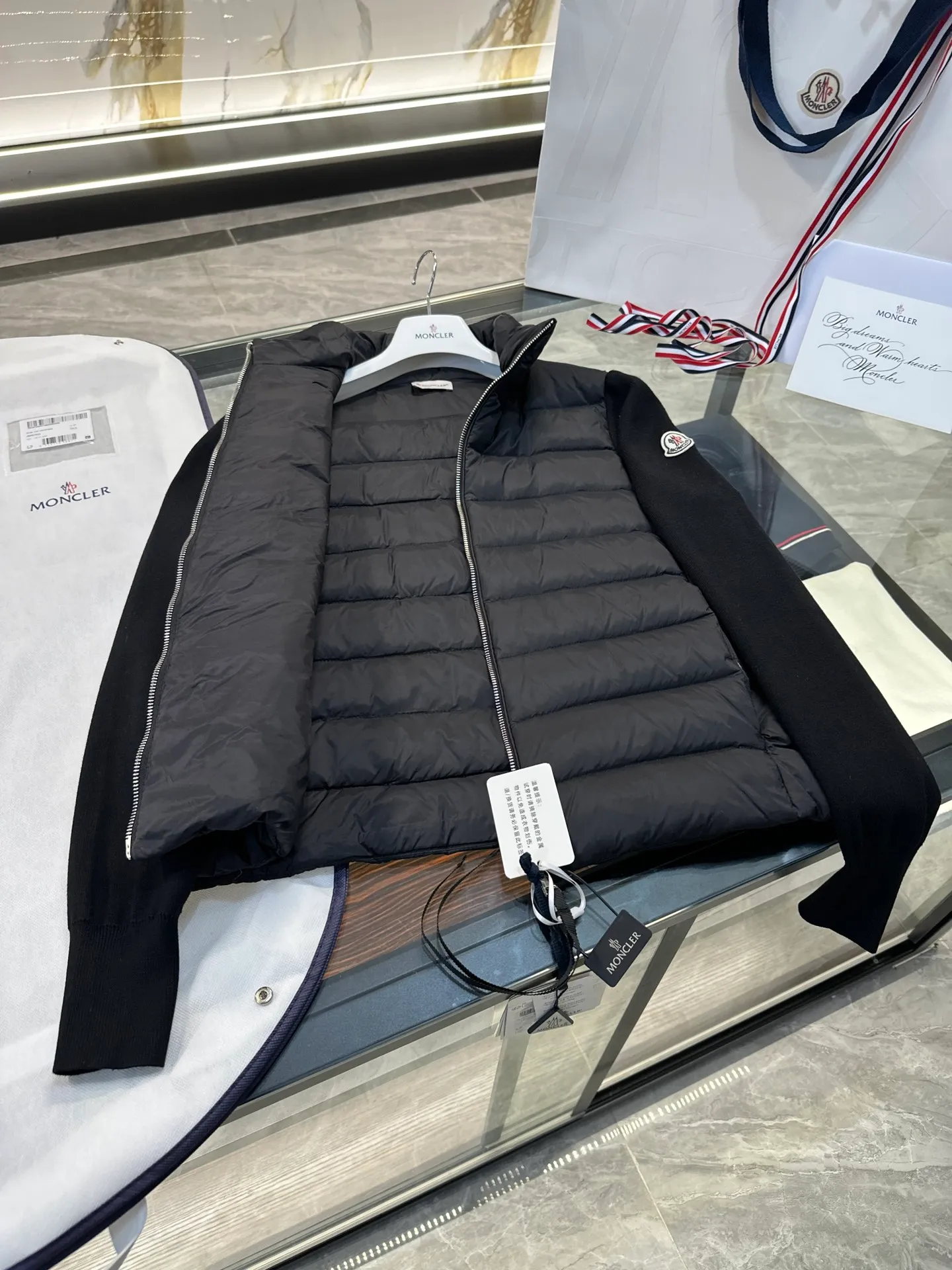 Moncler Cardigan women's lightly padded wool down cardigan jacket. More details in real photos. P660