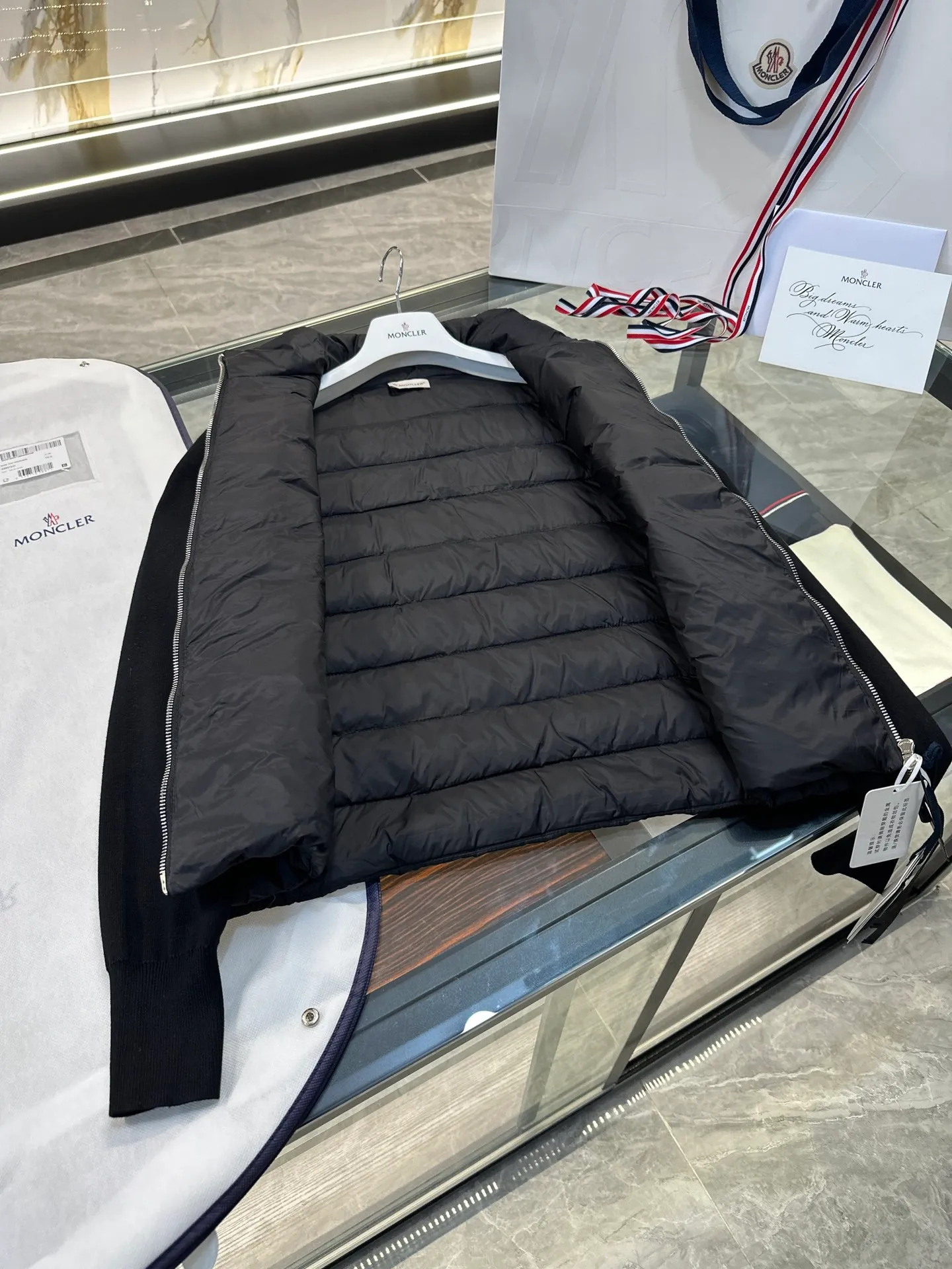 Moncler Cardigan women's lightly padded wool down cardigan jacket. More details in real photos. P660