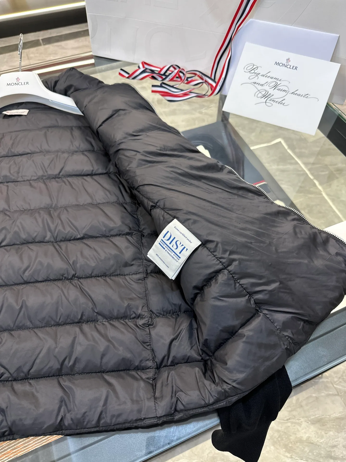 Moncler Cardigan women's lightly padded wool down cardigan jacket. More details in real photos. P660