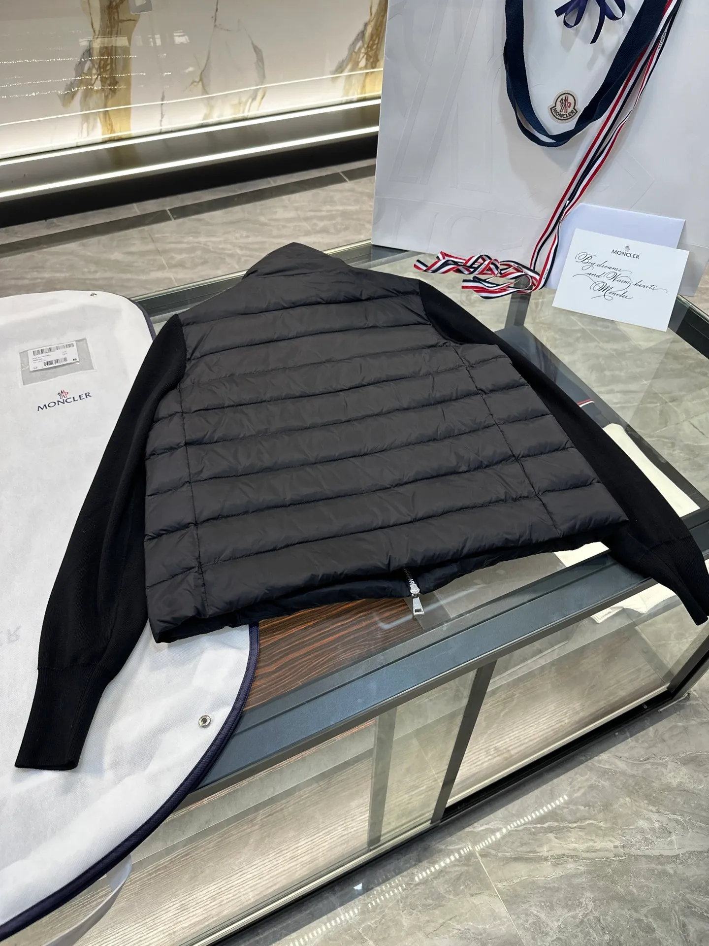 Moncler Cardigan women's lightly padded wool down cardigan jacket. More details in real photos. P660