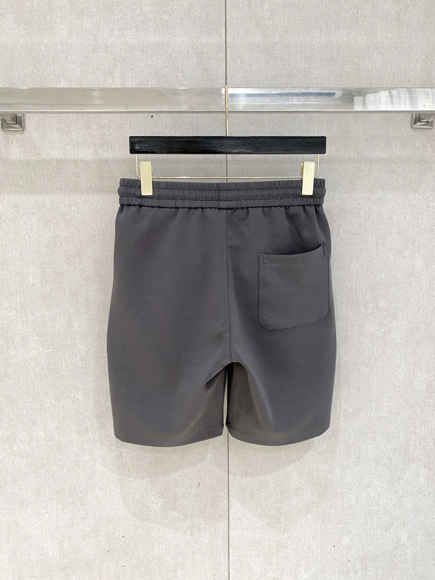 P230 🆕Moncler 2025 new pure cotton men's casual shorts, advanced custom-made breathable fabrics, extremely breathable, elastic and comfortable, with impeccable details, top-grade accessories, original logo design concept, delicate and soft feel! The upper body fit is awesome! Size: M-XXXL Please state your height and weight when ordering