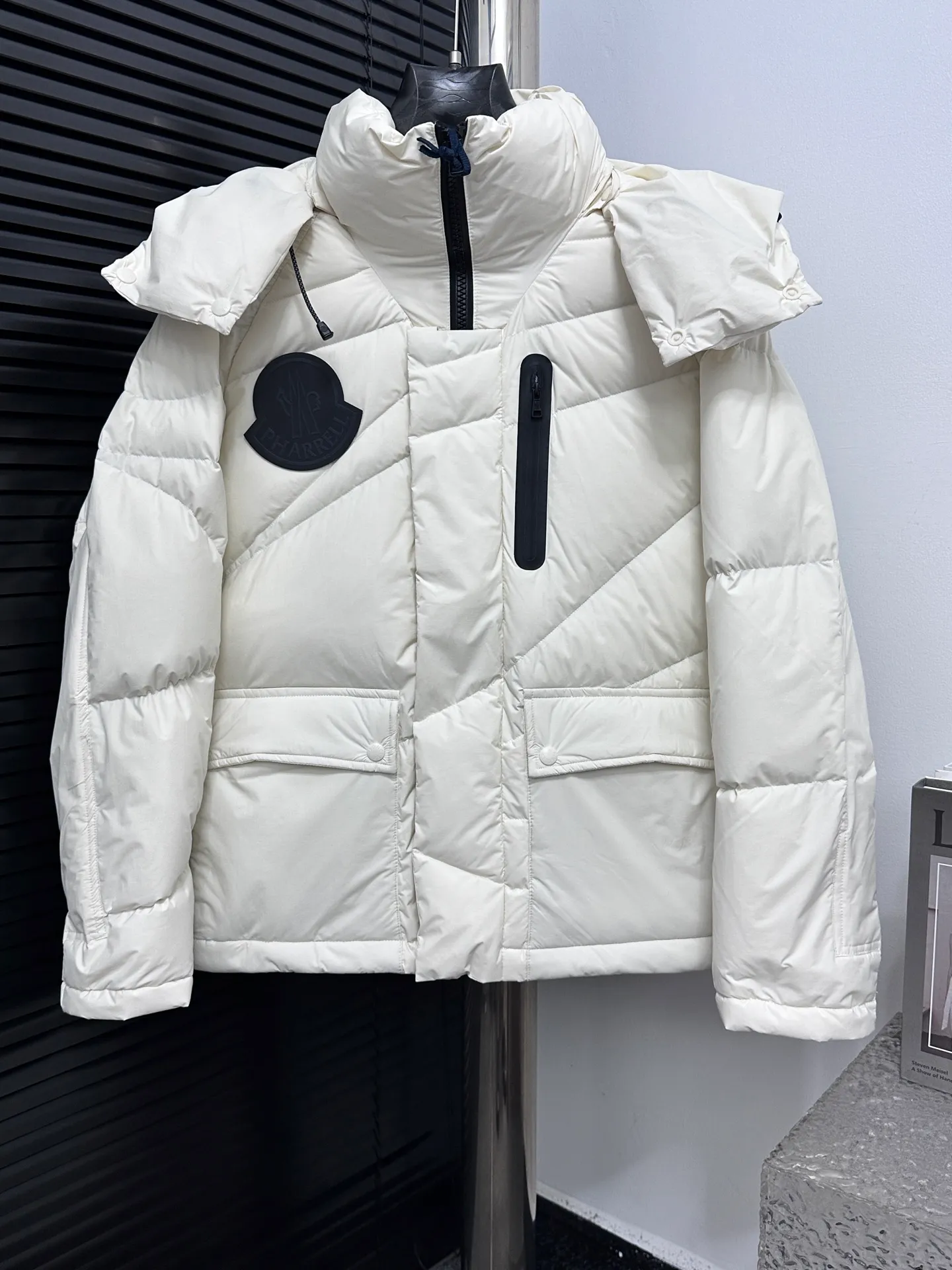P1000 [moncler] Mengkou 2025 autumn and winter new down jacket. Original customized hardware accessories are all imported and original customization. Welcome to compare. Absolutely high quality. Use top 90 down. Super soft. Filled with fluffy and full feathers. Super heavy work. Fabric workmanship. Perfect version. Note⚠The fabric is super comfortable. Exclusive model. Non-market goods. Same style for men and women. Size: s-xxl