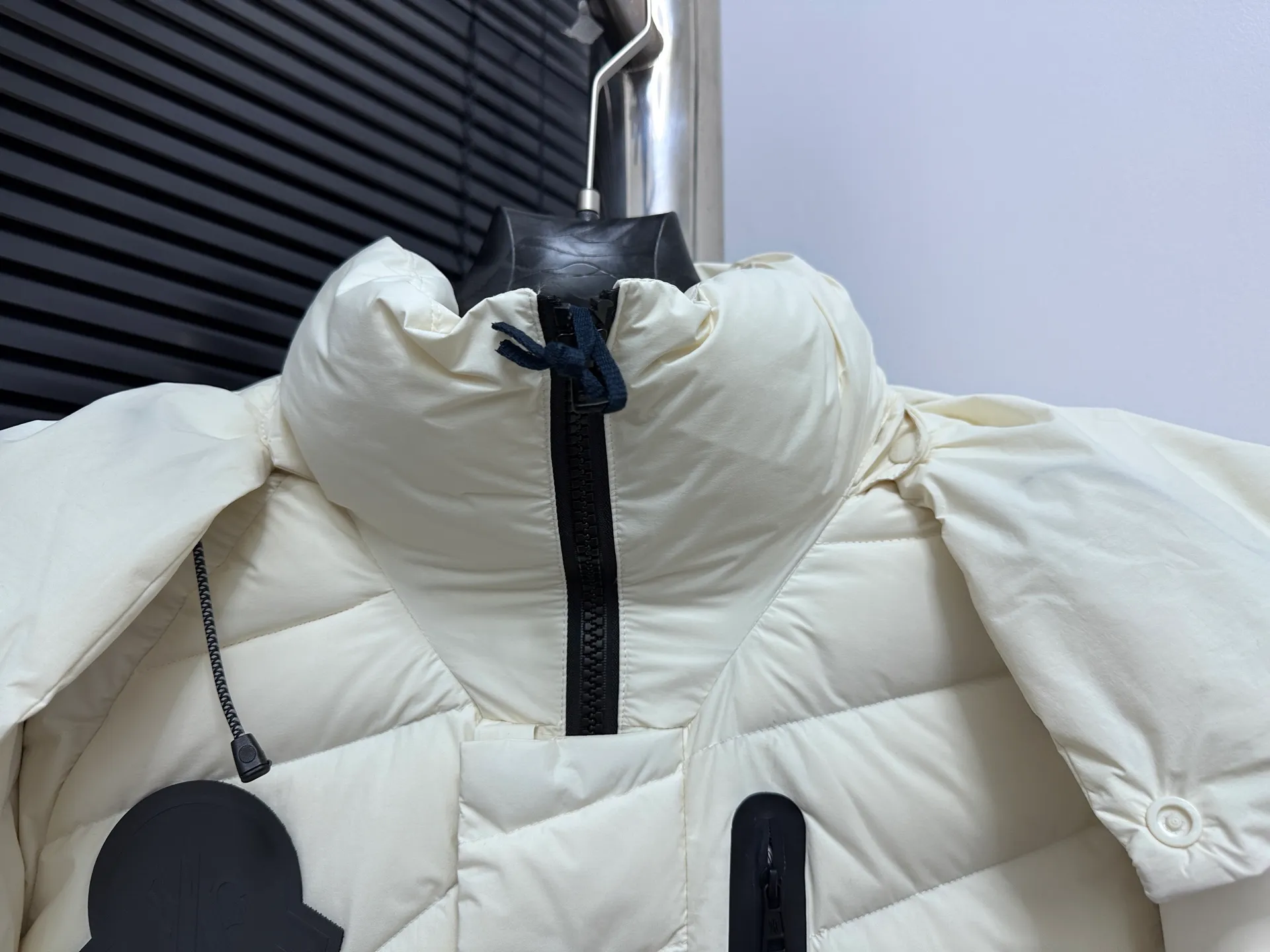 P1000 [moncler] Mengkou 2025 autumn and winter new down jacket. Original customized hardware accessories are all imported and original customization. Welcome to compare. Absolutely high quality. Use top 90 down. Super soft. Filled with fluffy and full feathers. Super heavy work. Fabric workmanship. Perfect version. Note⚠The fabric is super comfortable. Exclusive model. Non-market goods. Same style for men and women. Size: s-xxl