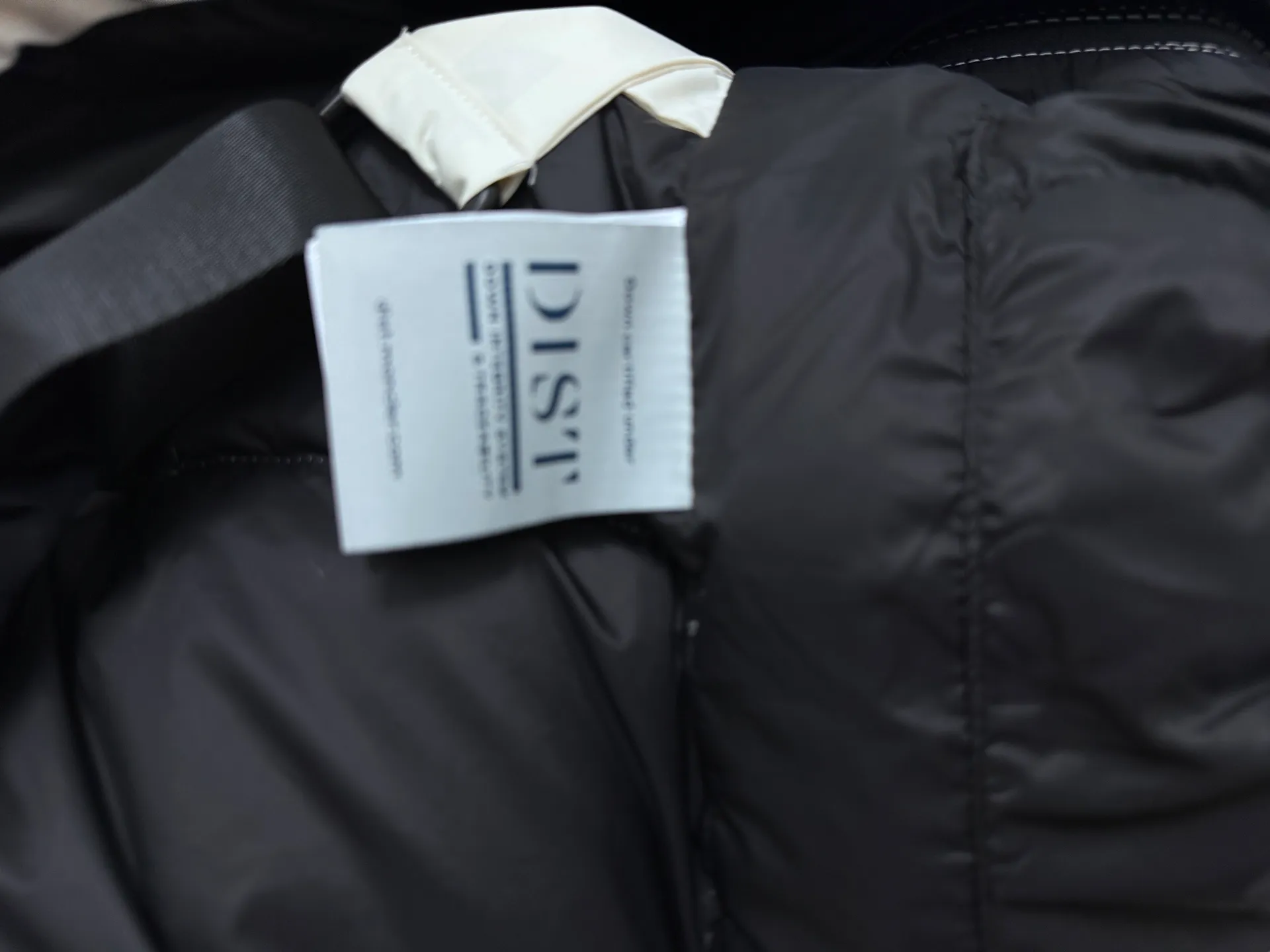 P1000 [moncler] Mengkou 2025 autumn and winter new down jacket. Original customized hardware accessories are all imported and original customization. Welcome to compare. Absolutely high quality. Use top 90 down. Super soft. Filled with fluffy and full feathers. Super heavy work. Fabric workmanship. Perfect version. Note⚠The fabric is super comfortable. Exclusive model. Non-market goods. Same style for men and women. Size: s-xxl