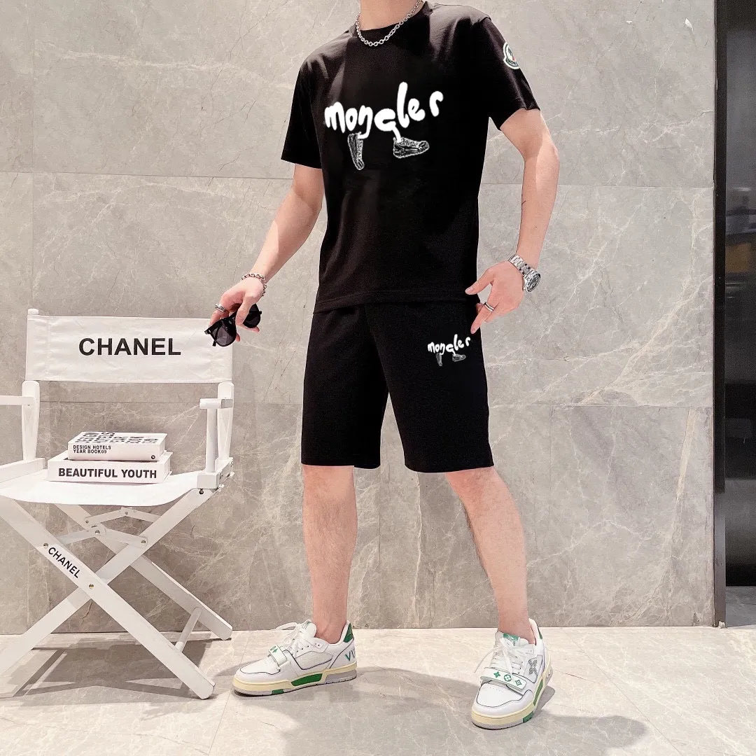 P280 Brand [MONCLER] 2025 new men’s short-sleeved shorts suit! Synchronous sales on the official website! High-end version on the market! It feels delicate and soft! Make you more comfortable to wear! The draped silhouette is awesome! Size: M-5XL (please state your height and weight when placing an order)