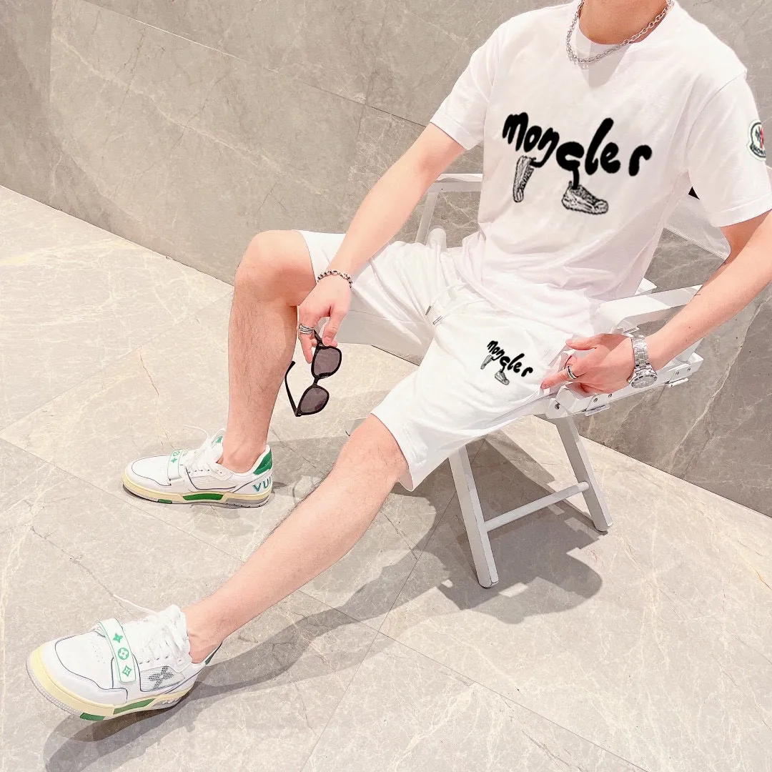 P280 Brand [MONCLER] 2025 new men’s short-sleeved shorts suit! Synchronous sales on the official website! High-end version on the market! It feels delicate and soft! Make you more comfortable to wear! The draped silhouette is awesome! Size: M-5XL (please state your height and weight when placing an order)