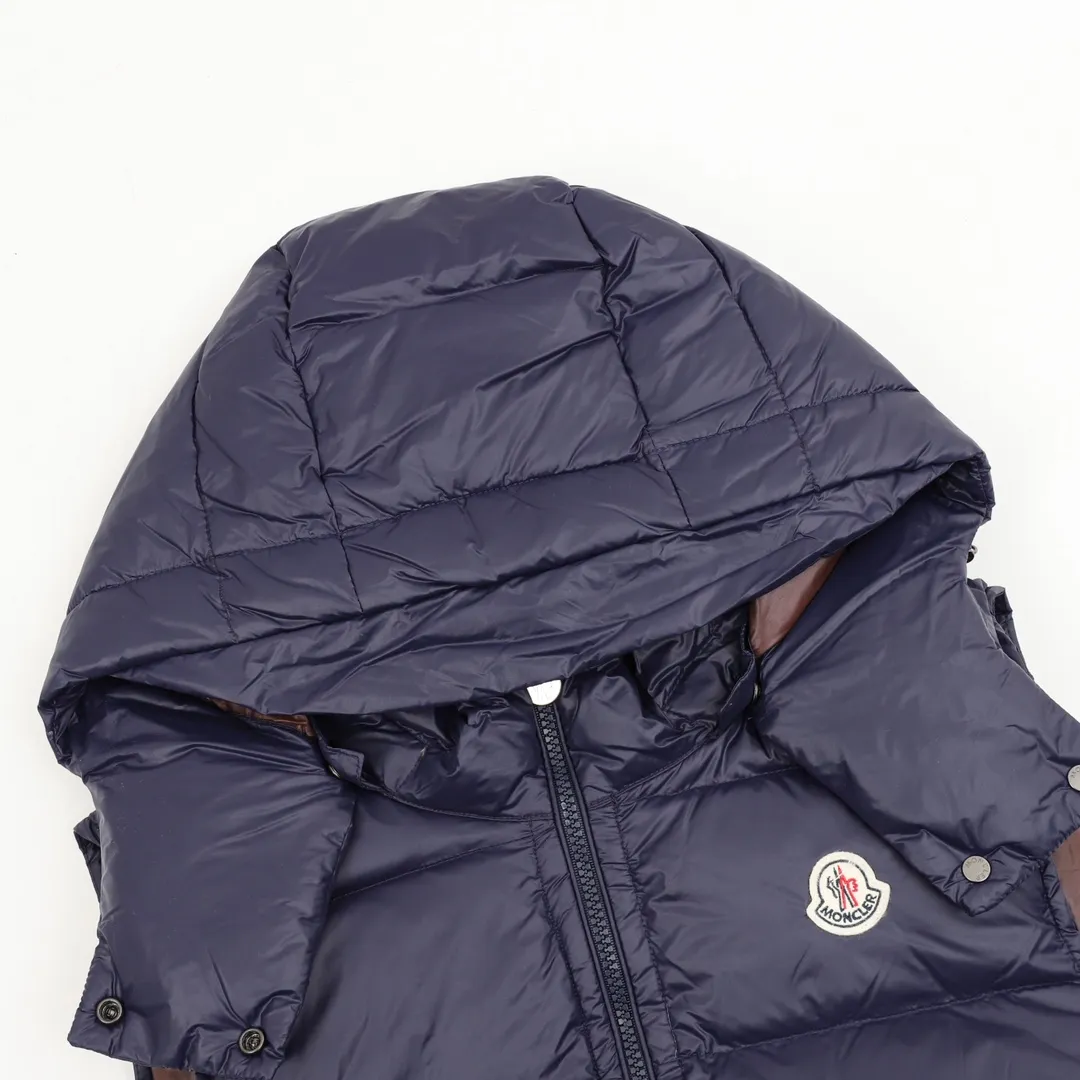 P560 Moncler maya/mask hooded logo down vest. Size：1-4