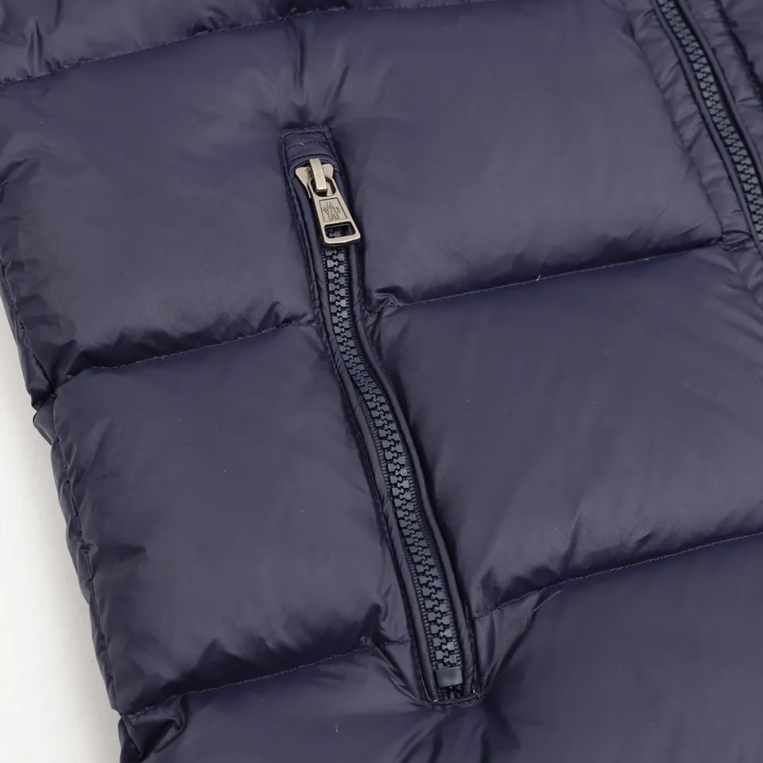 P560 Moncler maya/mask hooded logo down vest. Size：1-4