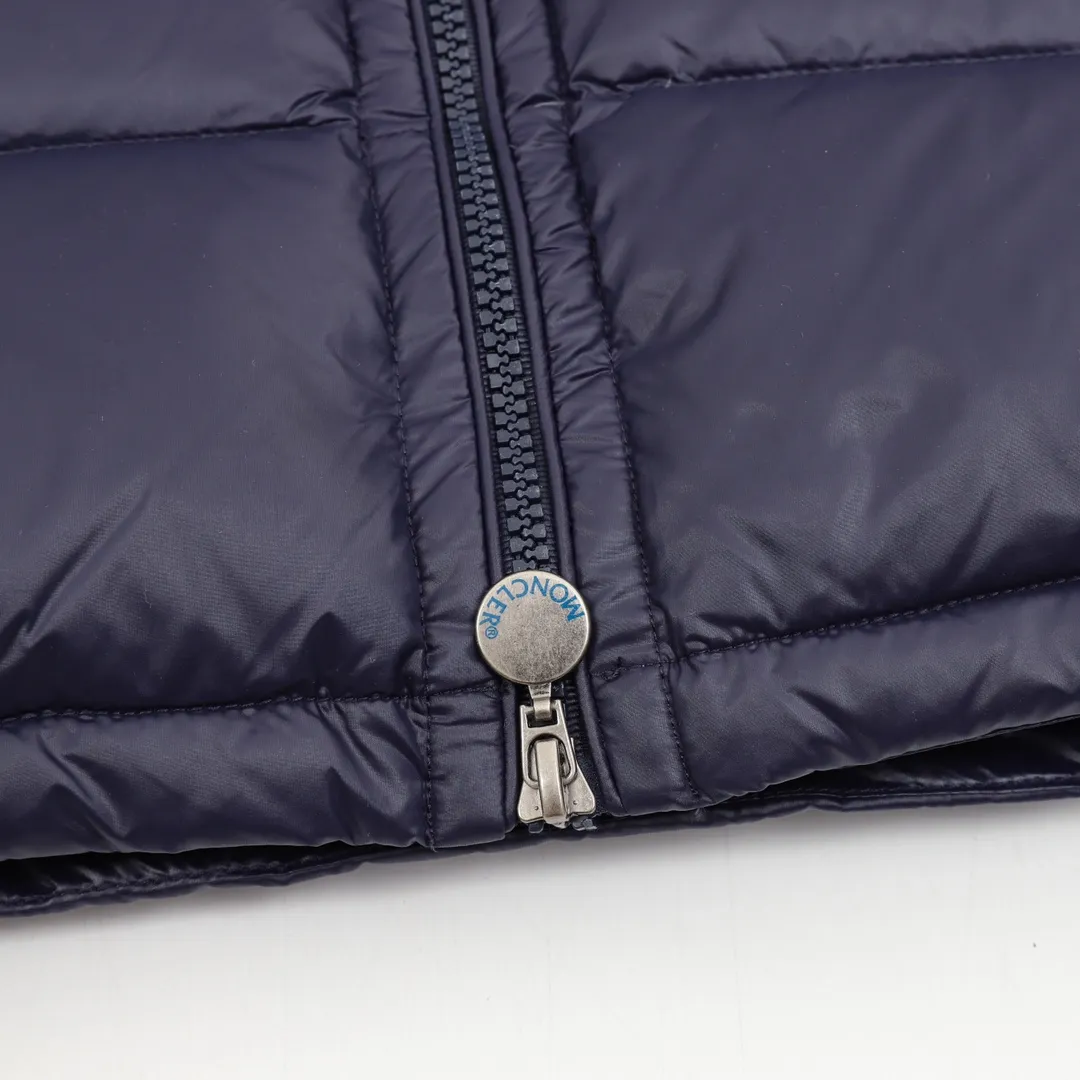 P560 Moncler maya/mask hooded logo down vest. Size：1-4