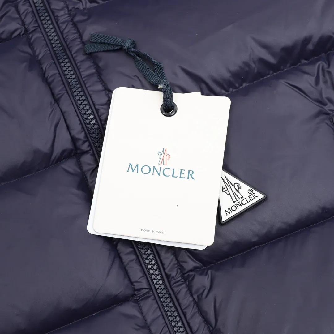 P560 Moncler maya/mask hooded logo down vest. Size：1-4