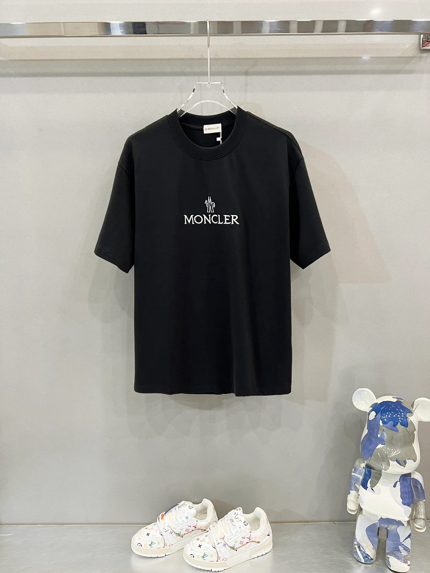 P170 MONCLER/muzzle 320g round neck short-sleeved T-shirt, brand letter micro-label embroidery🪡LOGO arm patch craft, official synchronization, 1:1 original mold opening, fashion personality, versatile trend, pure original quality, original washed fabric, tag, collar label, washed wheat, three complete standards, color: black, white, pink. Size: S-XL