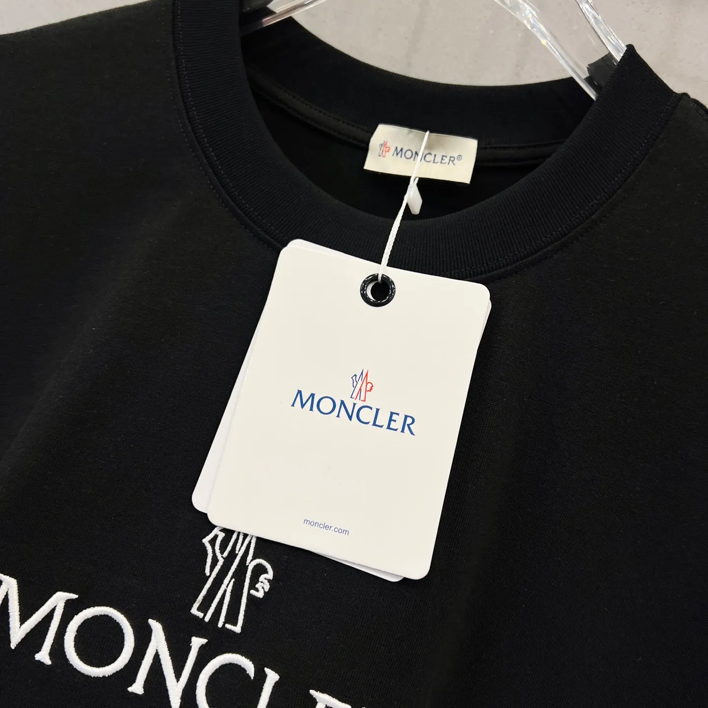 P170 MONCLER/muzzle 320g round neck short-sleeved T-shirt, brand letter micro-label embroidery🪡LOGO arm patch craft, official synchronization, 1:1 original mold opening, fashion personality, versatile trend, pure original quality, original washed fabric, tag, collar label, washed wheat, three complete standards, color: black, white, pink. Size: S-XL