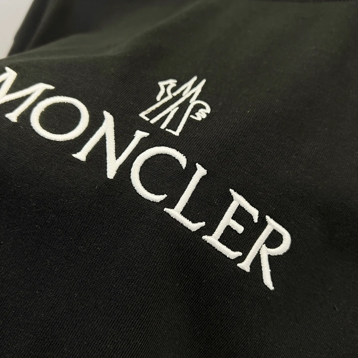 P170 MONCLER/muzzle 320g round neck short-sleeved T-shirt, brand letter micro-label embroidery🪡LOGO arm patch craft, official synchronization, 1:1 original mold opening, fashion personality, versatile trend, pure original quality, original washed fabric, tag, collar label, washed wheat, three complete standards, color: black, white, pink. Size: S-XL