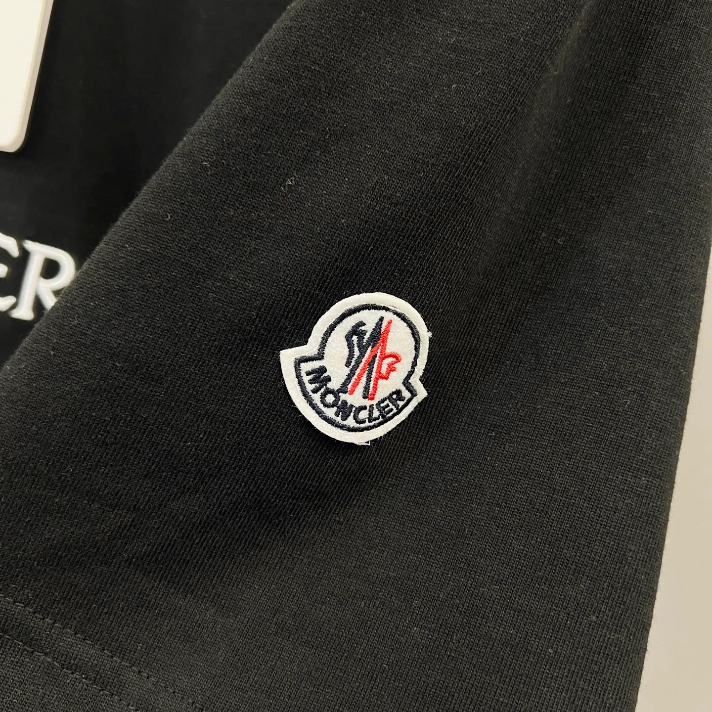 P170 MONCLER/muzzle 320g round neck short-sleeved T-shirt, brand letter micro-label embroidery🪡LOGO arm patch craft, official synchronization, 1:1 original mold opening, fashion personality, versatile trend, pure original quality, original washed fabric, tag, collar label, washed wheat, three complete standards, color: black, white, pink. Size: S-XL