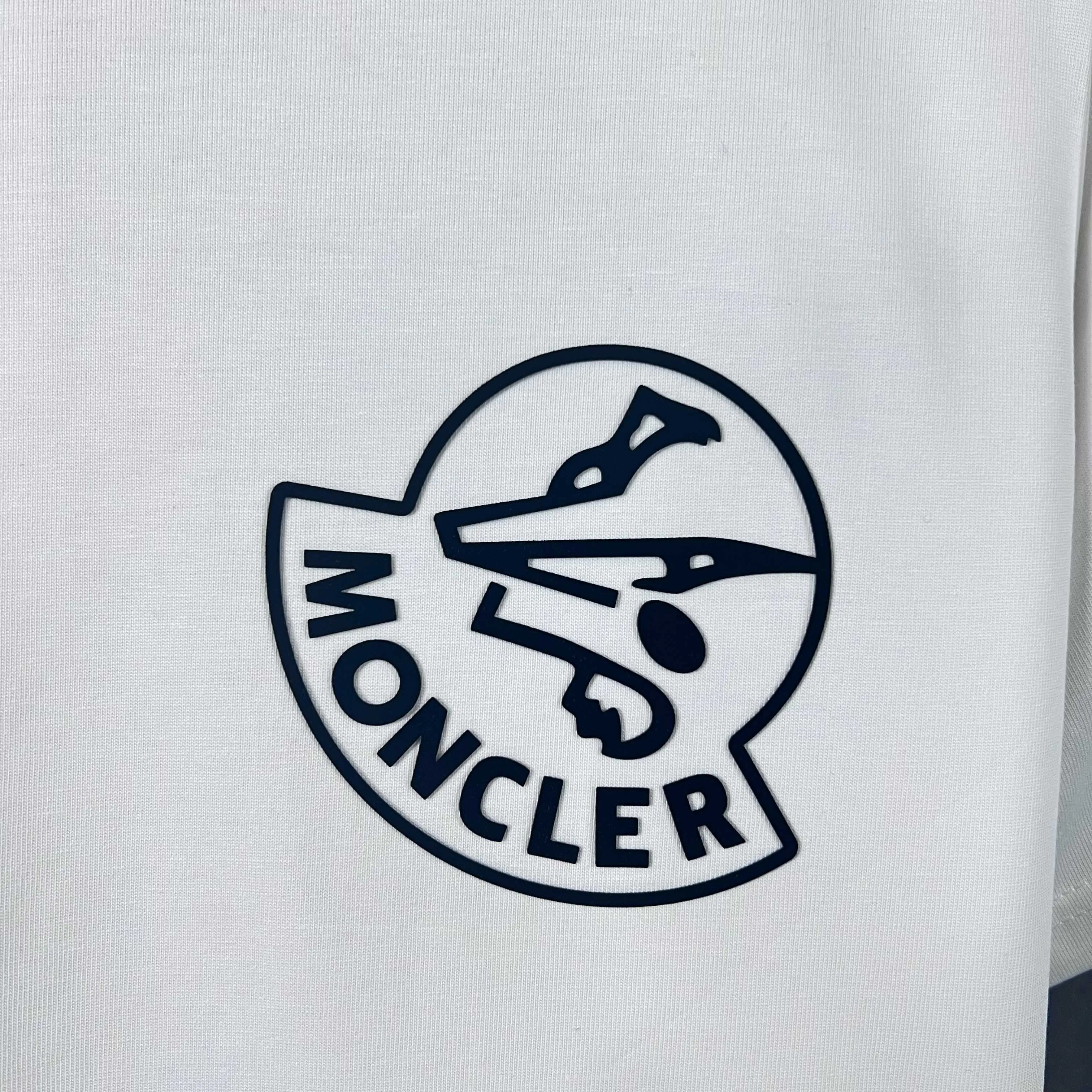 P150 MONCLER/Muzzled 300g pure cotton round neck short-sleeved T-shirt Brand classic Three-dimensional offset letter LOGO embossing process 2025ss official synchronization High version High quality Fashion personality Versatile trend Pure original quality Original fabric Hang tag Collar label Washed wheat Complete three standards Color: Black. White. Size: S M L XL XXL