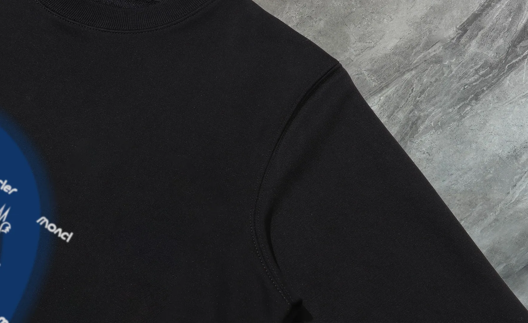 P210 High-version sweatshirt) [Long-term stock] 〖𝐌𝐎𝐍𝐂𝐋𝐄𝐑~Mask〗 Made of 440g heavy-weight fabric. It is different from the market currency. It can be matched with any variety and is properly handsome. 😎The whole dress is made of double waistcoats. The double waistcoats make the whole dress more three-dimensional. Not ordinary factories can do such fine work. 2025 Spring runway version of the T stage, on sale at the counter, round neck terry sweatshirt, high-end double-strand pure cotton, custom-made stretch ribs, dyed in the same vat, complete with three standards, matched with exquisite embroidered LOGO on the chest, simple and advanced, same style for men and women. Color: black, apricot, white, size: S M L XL 2XL