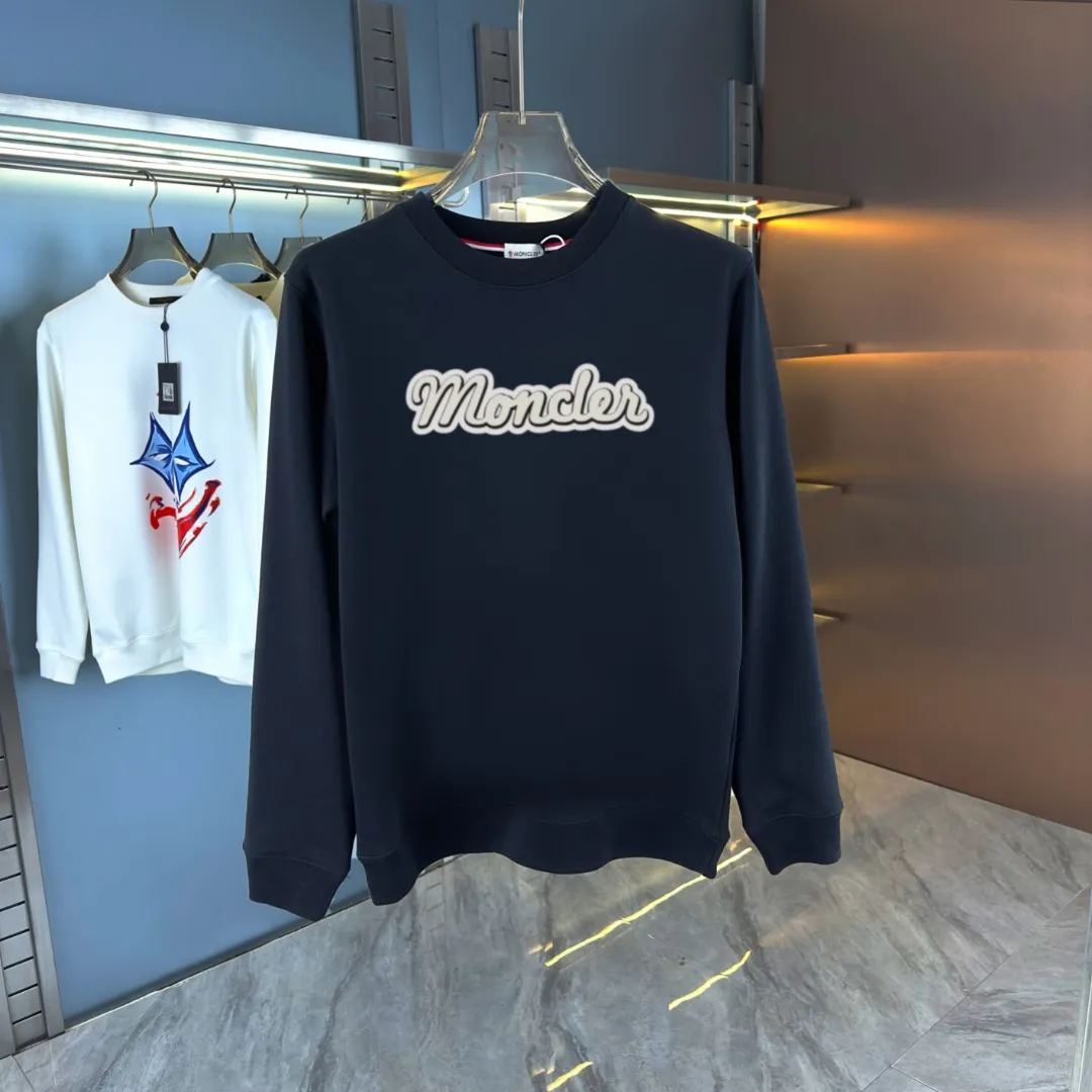 P210 High-version sweatshirt) [Long-term stock] 〖𝐌𝐎𝐍𝐂𝐋𝐄𝐑~Mask〗 Made of 440g heavy-weight fabric. It is different from the market currency. It can be matched with any variety and is properly handsome. 😎The whole dress is made of double waistcoats. The double waistcoats make the whole dress more three-dimensional. Not ordinary factories can do such fine work. 2025 Spring runway version of the T stage, on sale at the counter, round neck terry sweatshirt, high-end double-strand pure cotton, custom-made stretch ribs, dyed in the same vat, complete with three standards, matched with exquisite embroidered LOGO on the chest, simple and advanced, same style for men and women. Color: black, apricot, white, size: S M L XL 2XL