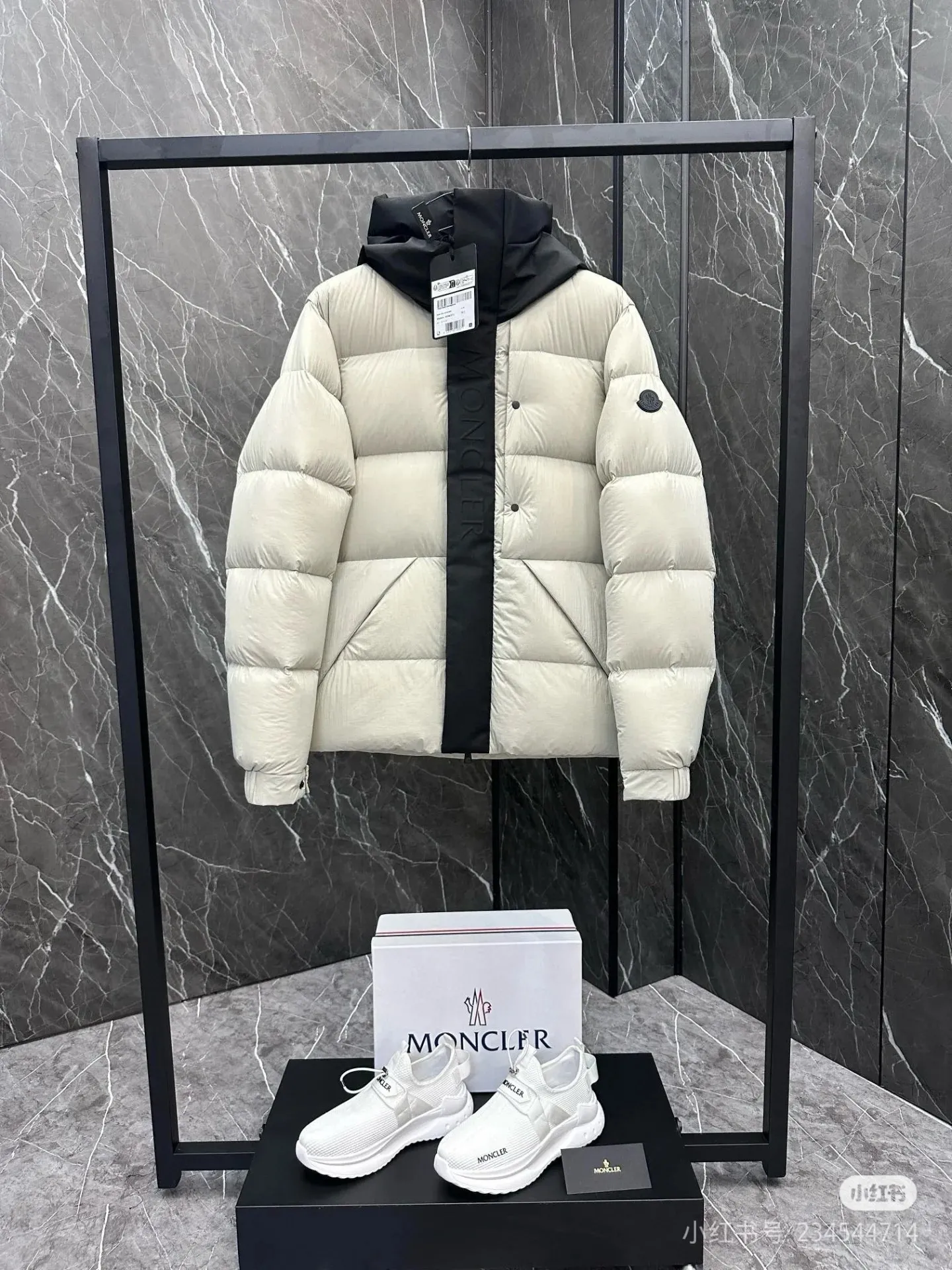 P760 Moncler. Black Warrior Black Beige Gray Size 12345