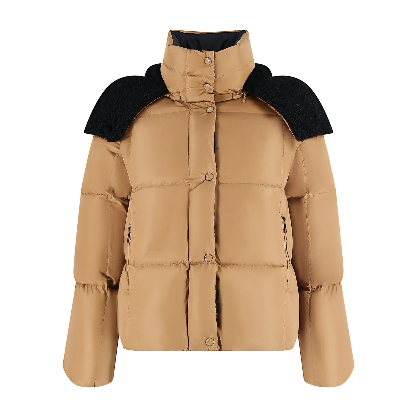 P1130 Moncler women's lamb fur collar down jacket (apricot color). The collar is made of customized imported lamb wool material, which is spliced ​​with customized light waterproof and breathable 100% polyester fiber fabric. Filled with RDS-certified 90% high-loft white duck down, the filling volume is about 400G, and the fill power is as high as 800+ 5A standard warmth level! The snap button opening and closing are made of custom-painted paint with logo engraving, which is extremely tight and has perfect details. The new season's complete set of accessories is independently developed, and every small detail is perfectly presented. Size:0-1-2-3
