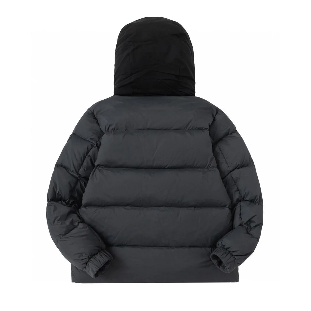 P820 ​​with dust bag) Moncler/Mask 22Fw Black Samurai access control three-dimensional embossed letter down jacket, new fall and winter madeira. Black Samurai scarf hooded mid-length down jacket, hard to find on the official website, 95% goose down filling Madeira down jacket is a common item in the functional wardrobe, made of Longuesaison nylon, providing excellent warmth and light comfort. Presented in calming neutral tones, the loose silhouette pays homage to clean design. Made of matte Longue Saison nylon Painted nylon lining Filled with down Hood and front placket made of 2.5 layers of fabric Logo embossed Hidden button and zipper closure Exterior pockets with hidden snap closure Chest pocket with zipper closure Adjustable hood and flat elastic drawstring Matte black branding Color: Black Gray Off-White Size: 1 2 3 4 5