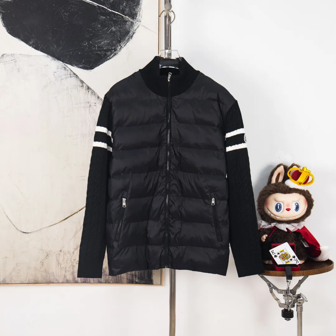 P500 💰zp version [Exclusive supply] MONCLER/Mongolian knitted down spliced ​​stand-up collar, unique side thread design! ! ! Selling point: down knitted splicing, the splicing is made of wool blended fabric! Mengjia will release several types of sweaters and down at this time every year. In fact, the sweater and down at the Mjia counter are classic and evergreen styles. They are all basic styles. They can be worn alone or matched inside, as a sweater. The main promotion of this kind of counter is black, so most of them are black, with down in the front. Our studio has launched a gray series of products to let everyone experience different surprises. The color combination is particularly good! The face threads are also super nice! Very comfortable! The back and both sleeves are made of wool blended fabric. Color: Black Gray Size: S M L XL Number: YK10648