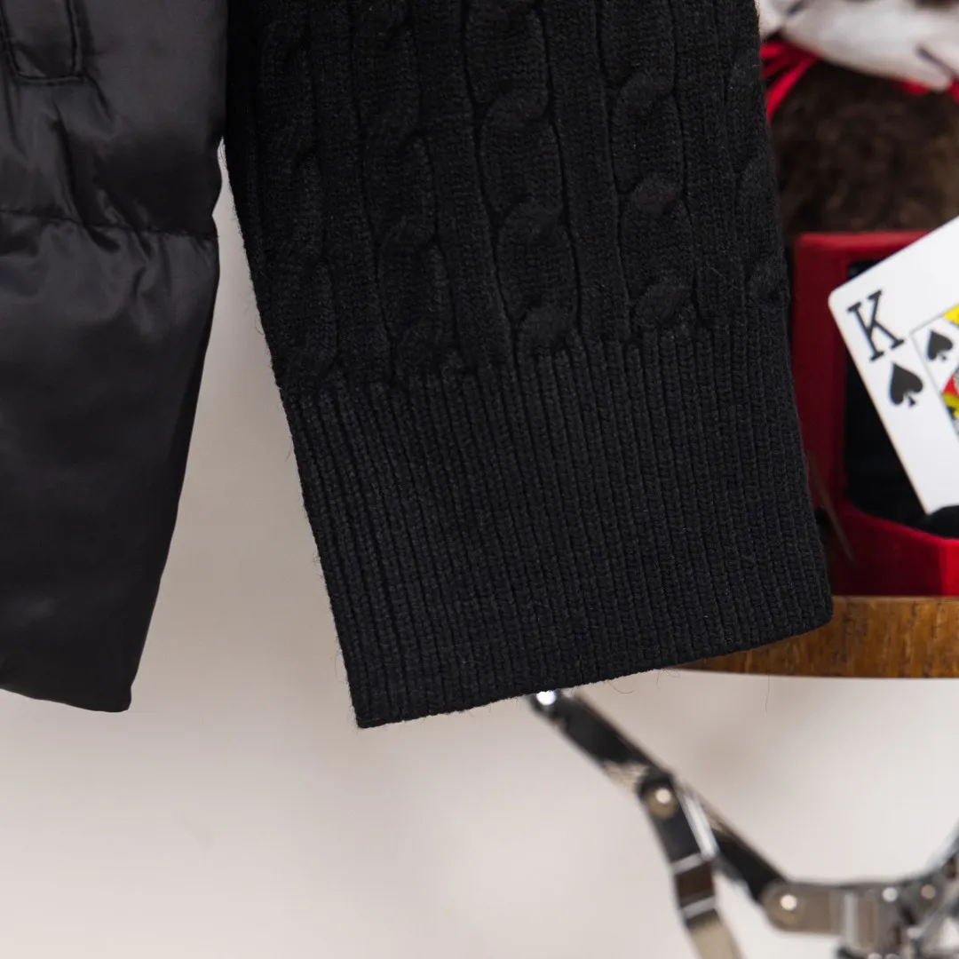 P500 💰zp version [Exclusive supply] MONCLER/Mongolian knitted down spliced ​​stand-up collar, unique side thread design! ! ! Selling point: down knitted splicing, the splicing is made of wool blended fabric! Mengjia will release several types of sweaters and down at this time every year. In fact, the sweater and down at the Mjia counter are classic and evergreen styles. They are all basic styles. They can be worn alone or matched inside, as a sweater. The main promotion of this kind of counter is black, so most of them are black, with down in the front. Our studio has launched a gray series of products to let everyone experience different surprises. The color combination is particularly good! The face threads are also super nice! Very comfortable! The back and both sleeves are made of wool blended fabric. Color: Black Gray Size: S M L XL Number: YK10648