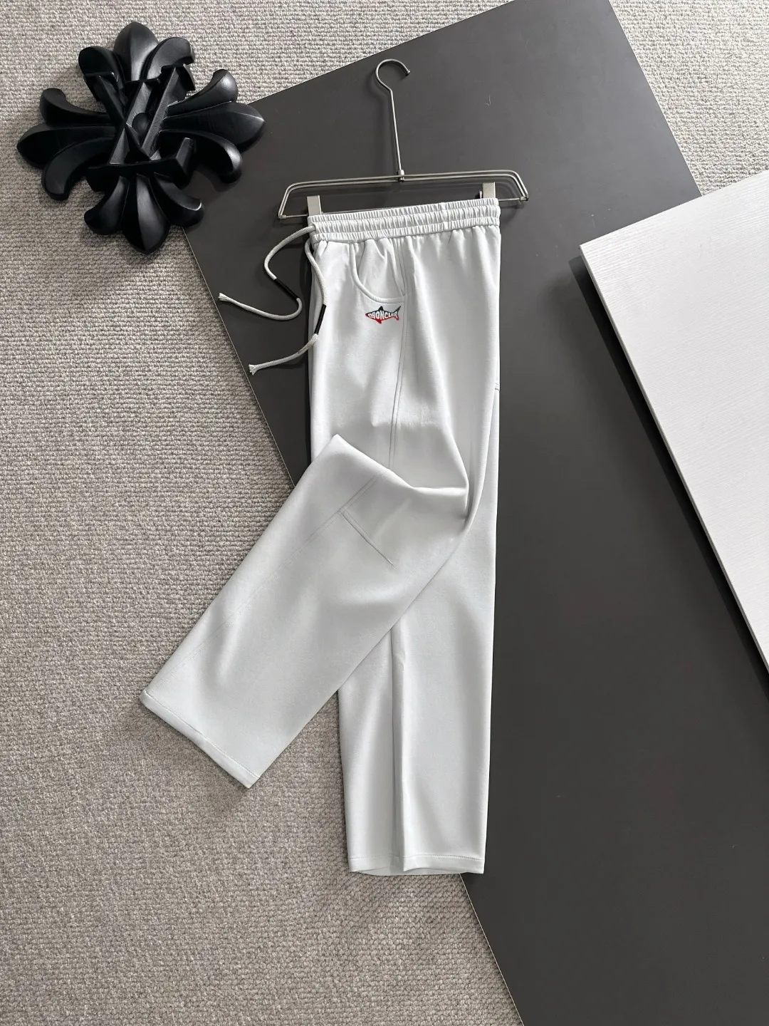 Shipped in 2-3 days P360 MONCLER/Mongolian Exclusive first release of 25ss autumn and winter new high-quality trousers Compare real-life details at will A perfect choice for autumn and winter, a must-have item. Sizes: M to 3XL (please state your height and weight when placing an order)