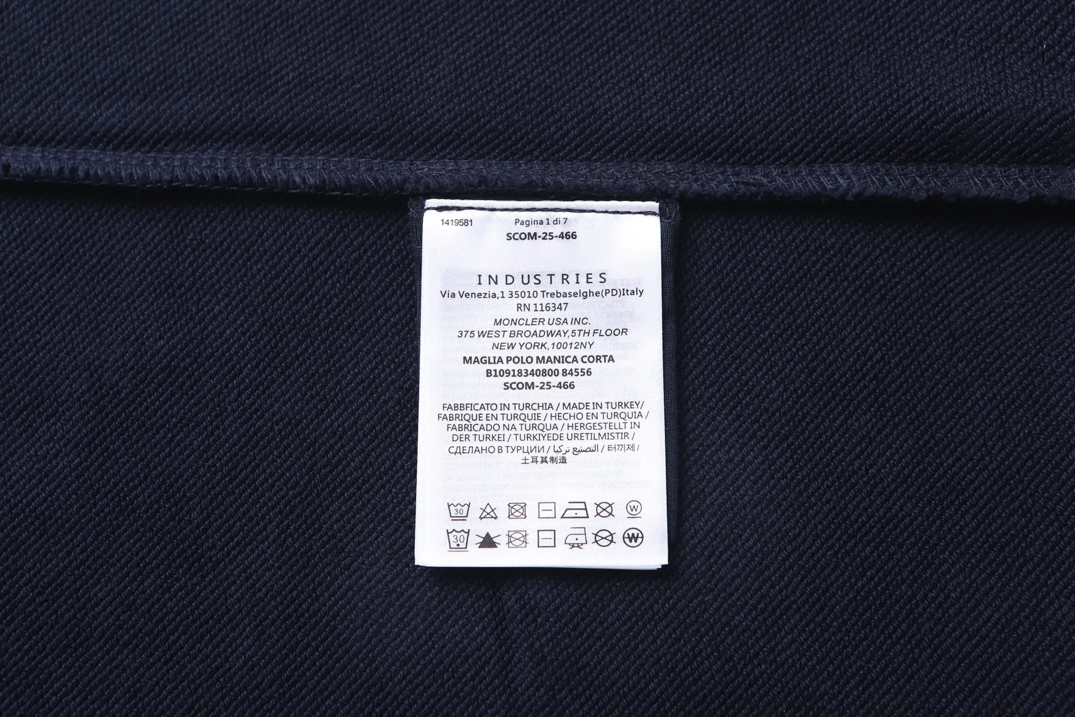 P370 MONCLER round neck long sleeve faded logo cotton sweatshirt ●Authentic 4900 purchase and development ●320g Austrian cotton double yarn sweatshirt fabric ●410g 1*1 double yarn trendy brand rib ●Fabric enzyme washing ●Glue printing ●Customized 1:1 glue label ●Customized 1:1 trademark ●Loose version ●Size: S M L XL ●Style number: 25306