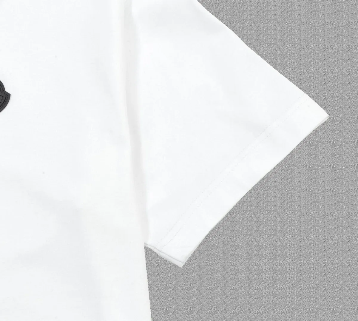 P140 [MONCLER] 2025FW short-sleeved T-shirt, badge LOGO, high-end 26s double yarn 300g fabric, heavy fabric, custom stretch rib, same vat and dye, complete three standards, same style for men and women, color: black, white, size: S M L XL 2XL
