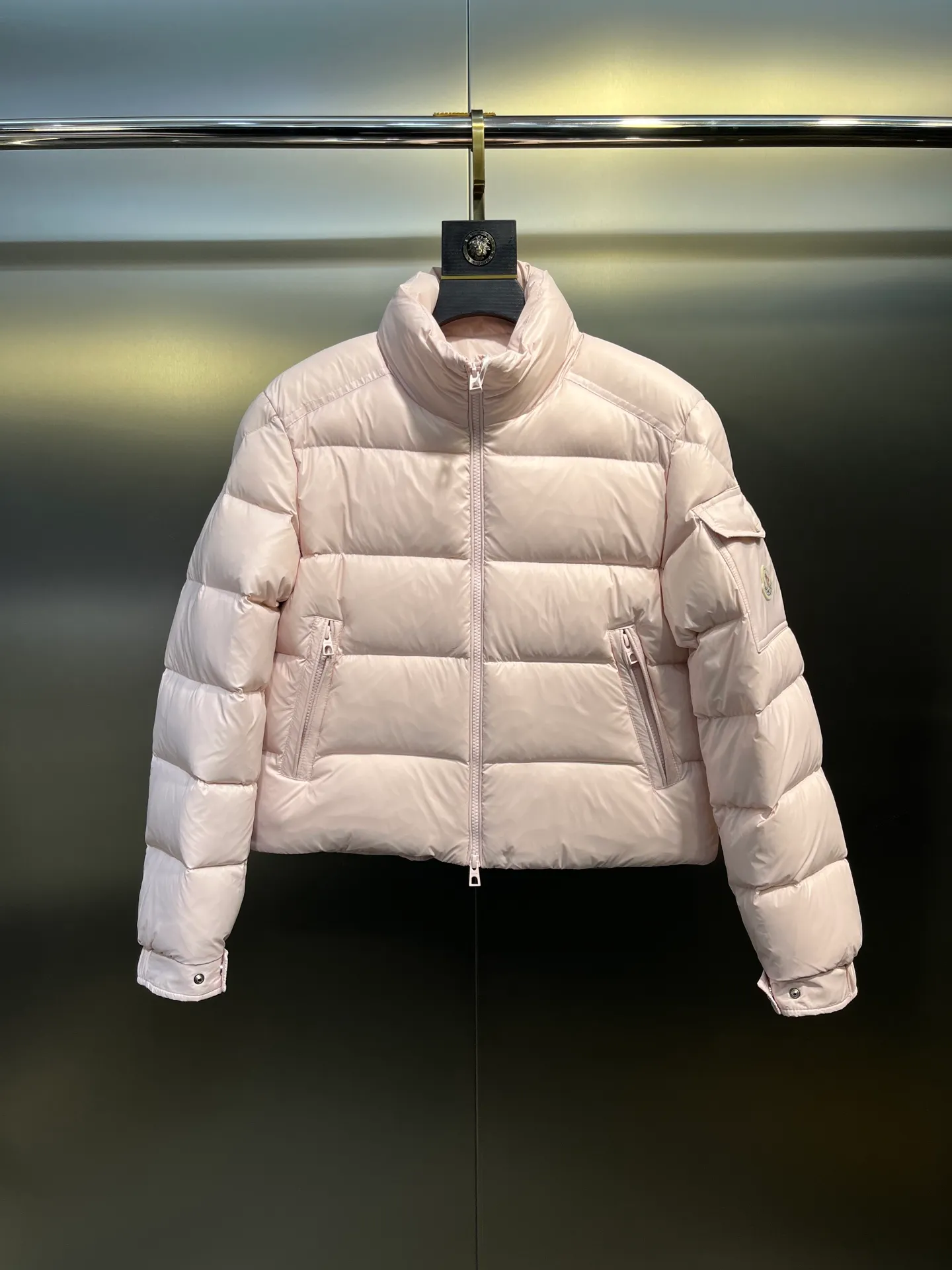 P780 moncler 🌟down jacket, original custom-made hardware accessories, all imported and original customization, welcome to compare, absolutely high quality, using top-grade 90 white duck down, super soft, fluffy and plump, super heavy-duty, excellent fabric workmanship, perfect version. Note⚠The fabric is super comfortable, exclusive model, non-market goods, same sizes for men and women.  size: 1234