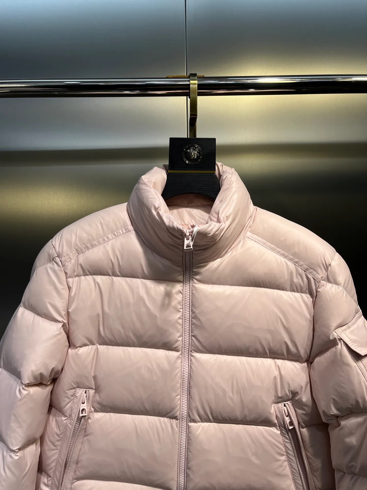 P780 moncler 🌟down jacket, original custom-made hardware accessories, all imported and original customization, welcome to compare, absolutely high quality, using top-grade 90 white duck down, super soft, fluffy and plump, super heavy-duty, excellent fabric workmanship, perfect version. Note⚠The fabric is super comfortable, exclusive model, non-market goods, same sizes for men and women.  size: 1234