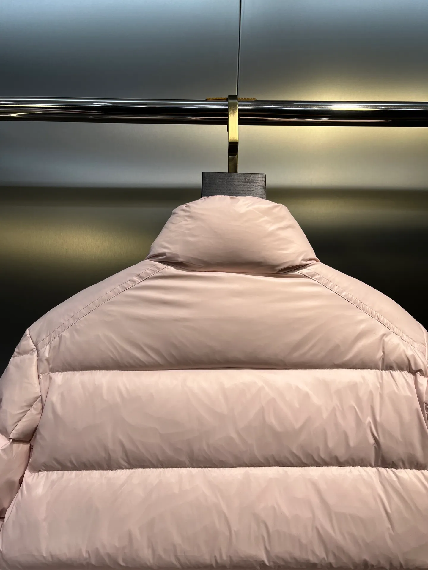 P780 moncler 🌟down jacket, original custom-made hardware accessories, all imported and original customization, welcome to compare, absolutely high quality, using top-grade 90 white duck down, super soft, fluffy and plump, super heavy-duty, excellent fabric workmanship, perfect version. Note⚠The fabric is super comfortable, exclusive model, non-market goods, same sizes for men and women.  size: 1234