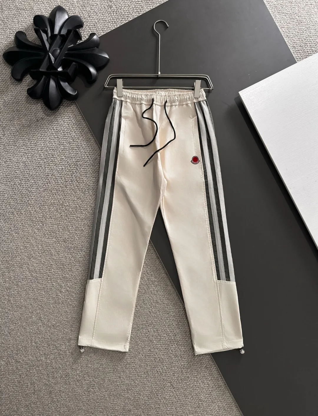Next day shipping P720 MONCLER/Balenciaga high quality 2025 autumn and winter new casual heavy industry suit exclusively developed by yb! High quality production! The top version of the trading company channel order, external orders for imported custom fabrics, high breathability and comfort, impeccable details, absolutely worth buying! This type of suit is also a must-have for lazy people. You don’t have to think about how to match it, you can just get it in one set! Brand element design concept, delicate and soft feel! It presents a casual cut and the upper body shape is great! On sale simultaneously on the official website! From a high-end men's positioning brand, the low-key luxury taste is irresistible! Exquisite workmanship and impeccable quality! The overall style is simple, fashionable and timeless, fully meeting the requirements of stylish and tasteful dressing! Size: M to 5XL (or state your height and weight when placing an order)