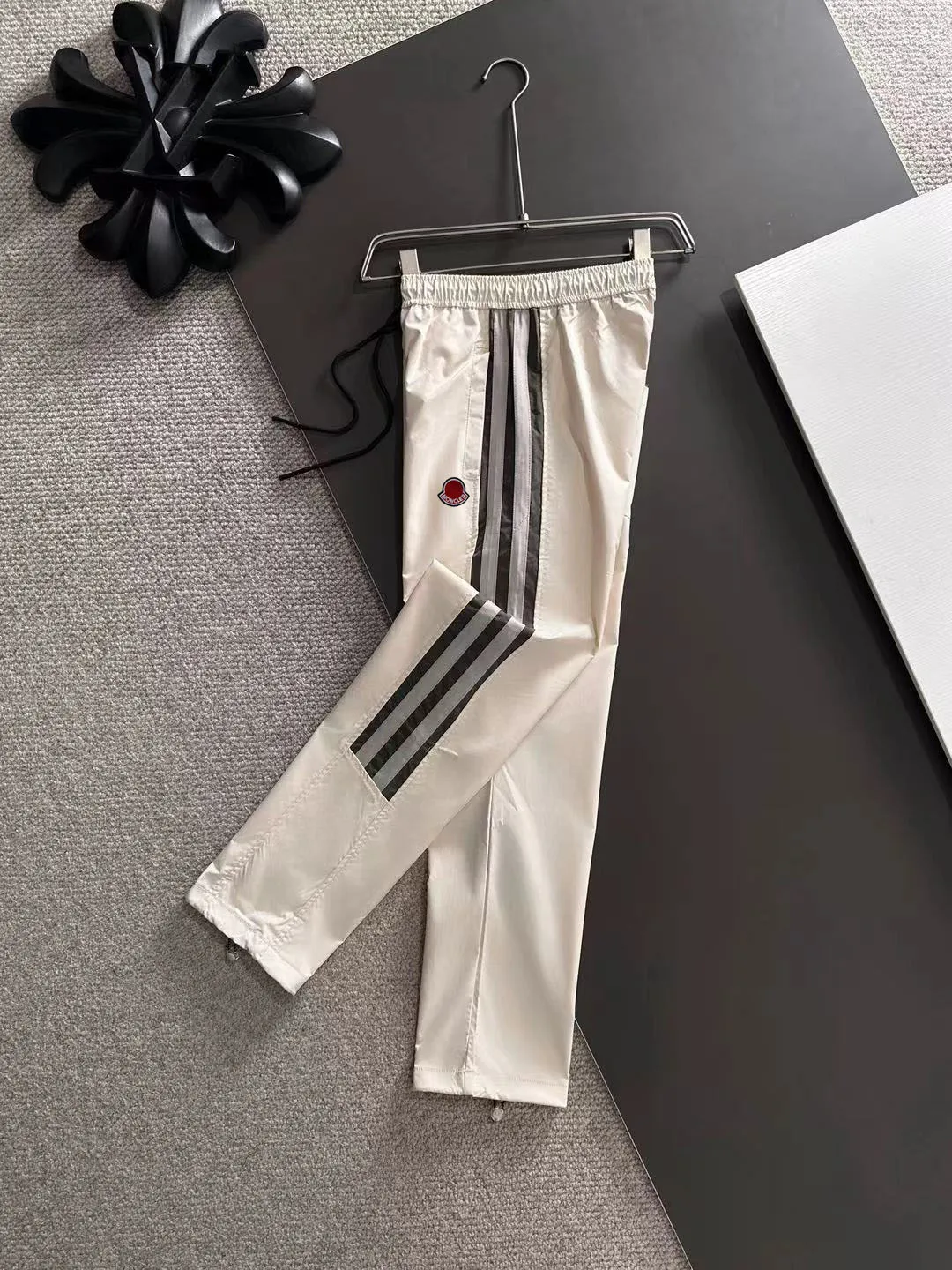 Next day shipping P720 MONCLER/Balenciaga high quality 2025 autumn and winter new casual heavy industry suit exclusively developed by yb! High quality production! The top version of the trading company channel order, external orders for imported custom fabrics, high breathability and comfort, impeccable details, absolutely worth buying! This type of suit is also a must-have for lazy people. You don’t have to think about how to match it, you can just get it in one set! Brand element design concept, delicate and soft feel! It presents a casual cut and the upper body shape is great! On sale simultaneously on the official website! From a high-end men's positioning brand, the low-key luxury taste is irresistible! Exquisite workmanship and impeccable quality! The overall style is simple, fashionable and timeless, fully meeting the requirements of stylish and tasteful dressing! Size: M to 5XL (or state your height and weight when placing an order)