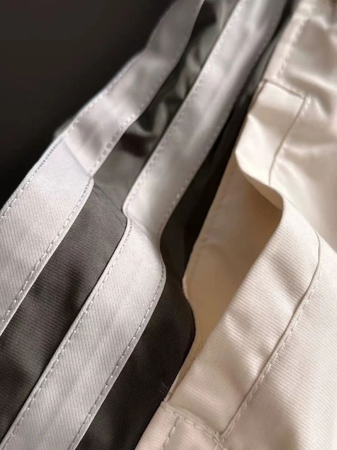 Next day shipping P720 MONCLER/Balenciaga high quality 2025 autumn and winter new casual heavy industry suit exclusively developed by yb! High quality production! The top version of the trading company channel order, external orders for imported custom fabrics, high breathability and comfort, impeccable details, absolutely worth buying! This type of suit is also a must-have for lazy people. You don’t have to think about how to match it, you can just get it in one set! Brand element design concept, delicate and soft feel! It presents a casual cut and the upper body shape is great! On sale simultaneously on the official website! From a high-end men's positioning brand, the low-key luxury taste is irresistible! Exquisite workmanship and impeccable quality! The overall style is simple, fashionable and timeless, fully meeting the requirements of stylish and tasteful dressing! Size: M to 5XL (or state your height and weight when placing an order)