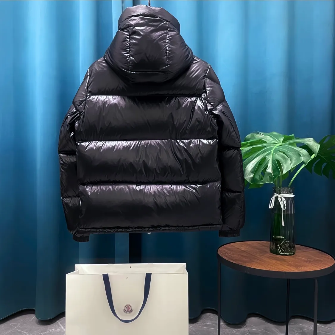P760 Moncler➡️Maya Maya webbing double zipper series, classic and versatile, same style for men and women 🦢Down jacket. There are too many versions on the market, quality and price are proportional. ➖Authentic and synchronized anti-counterfeiting chip sensor! ➖The high version of the classic series will never be misleading like false goose down! ➖15D nylon fabric/lining is of the highest standard, never velvet! ➖The original Velcro is durable, and the accessories and hardware are all custom-made from the original factory, 100% restoring the replica quality! ➖The perfect combination of every link ensures the smoothness of every piece of clothing, the Rolls-Royce of down jackets!