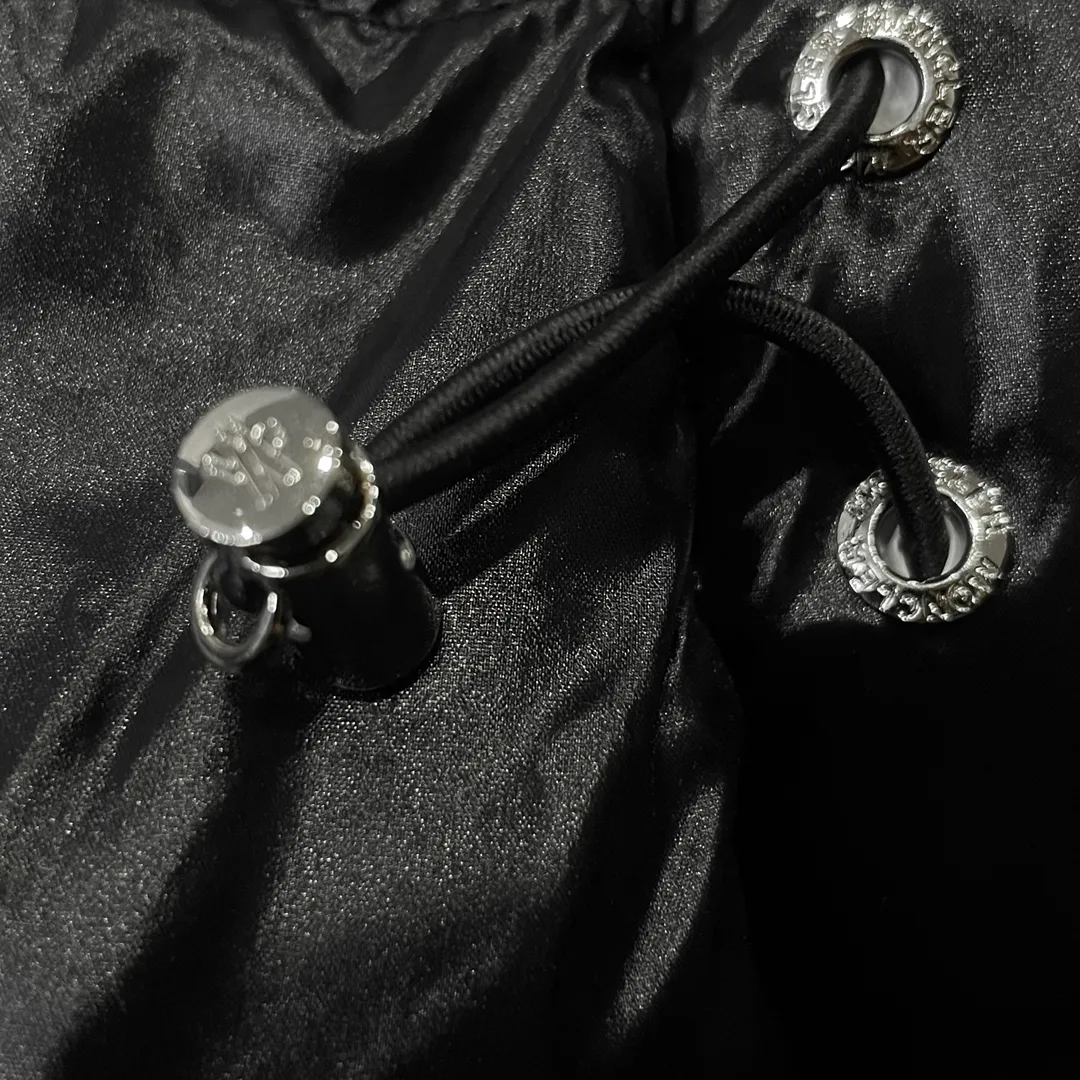 P760 Moncler➡️Maya Maya webbing double zipper series, classic and versatile, same style for men and women 🦢Down jacket. There are too many versions on the market, quality and price are proportional. ➖Authentic and synchronized anti-counterfeiting chip sensor! ➖The high version of the classic series will never be misleading like false goose down! ➖15D nylon fabric/lining is of the highest standard, never velvet! ➖The original Velcro is durable, and the accessories and hardware are all custom-made from the original factory, 100% restoring the replica quality! ➖The perfect combination of every link ensures the smoothness of every piece of clothing, the Rolls-Royce of down jackets!