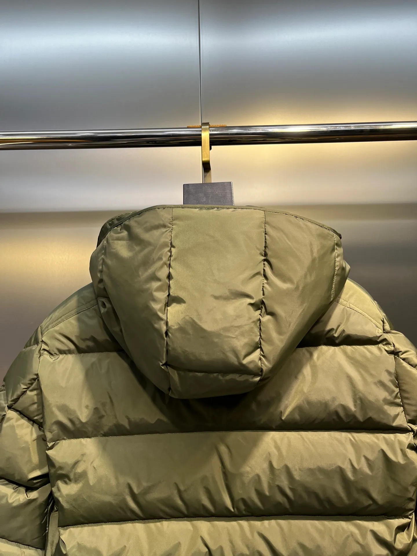 P820 ​​Moncler 🌟Mouth Mouth New Autumn and Winter Matte Classic Maya! Official website synchronized 🈶sale! Yuhuang's century-old evergreen series of products! The latest product from Mayan culture! 90 down filling, the fullness of the down can be seen with the naked eye. Disassembled, the fabric is soft and textured. It continues to be a hot seller, and the upper body is lighter and more comfortable. Color: black green yellow size: 12345