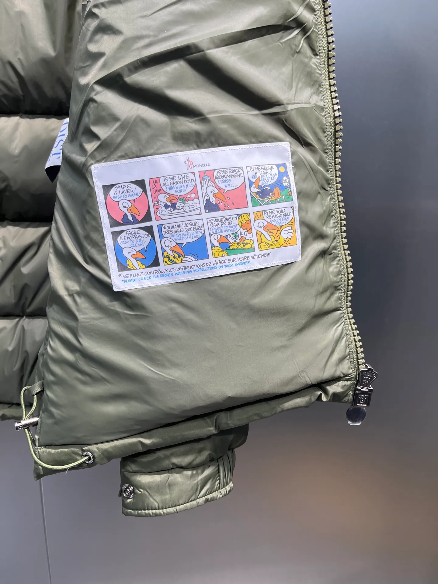 P820 ​​Moncler 🌟Mouth Mouth New Autumn and Winter Matte Classic Maya! Official website synchronized 🈶sale! Yuhuang's century-old evergreen series of products! The latest product from Mayan culture! 90 down filling, the fullness of the down can be seen with the naked eye. Disassembled, the fabric is soft and textured. It continues to be a hot seller, and the upper body is lighter and more comfortable. Color: black green yellow size: 12345