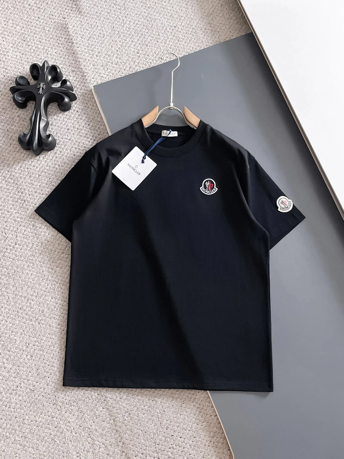 P190 MONCLER selects 340 grams of customized fabrics, high weight [top quality], special embroidery technology + customized seal embellishment, same style for men and women. Size: S M L XL XXL Color: Black White