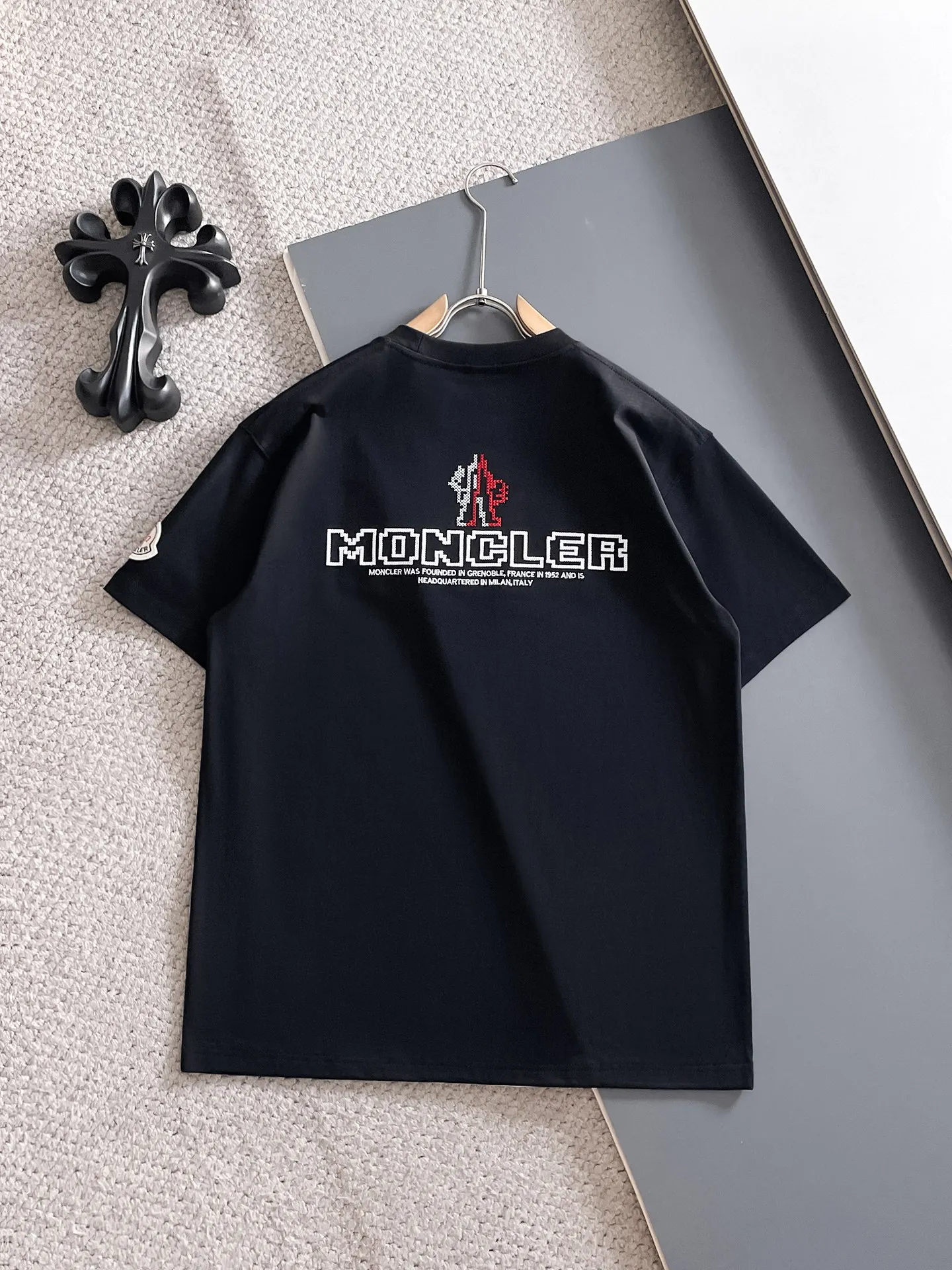 P190 MONCLER selects 340 grams of customized fabrics, high weight [top quality], special embroidery technology + customized seal embellishment, same style for men and women. Size: S M L XL XXL Color: Black White