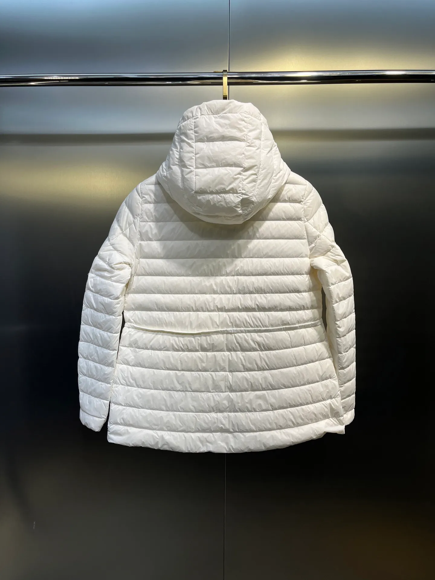 P660 moncler raie 🌟 Lightweight hooded parka down jacket with hanging effect😍 90 national standard large white duck down, 200 grams of down filling, two layers of anti-run velvet gallbladder, exquisite hardware and exquisite workmanship size: 1234