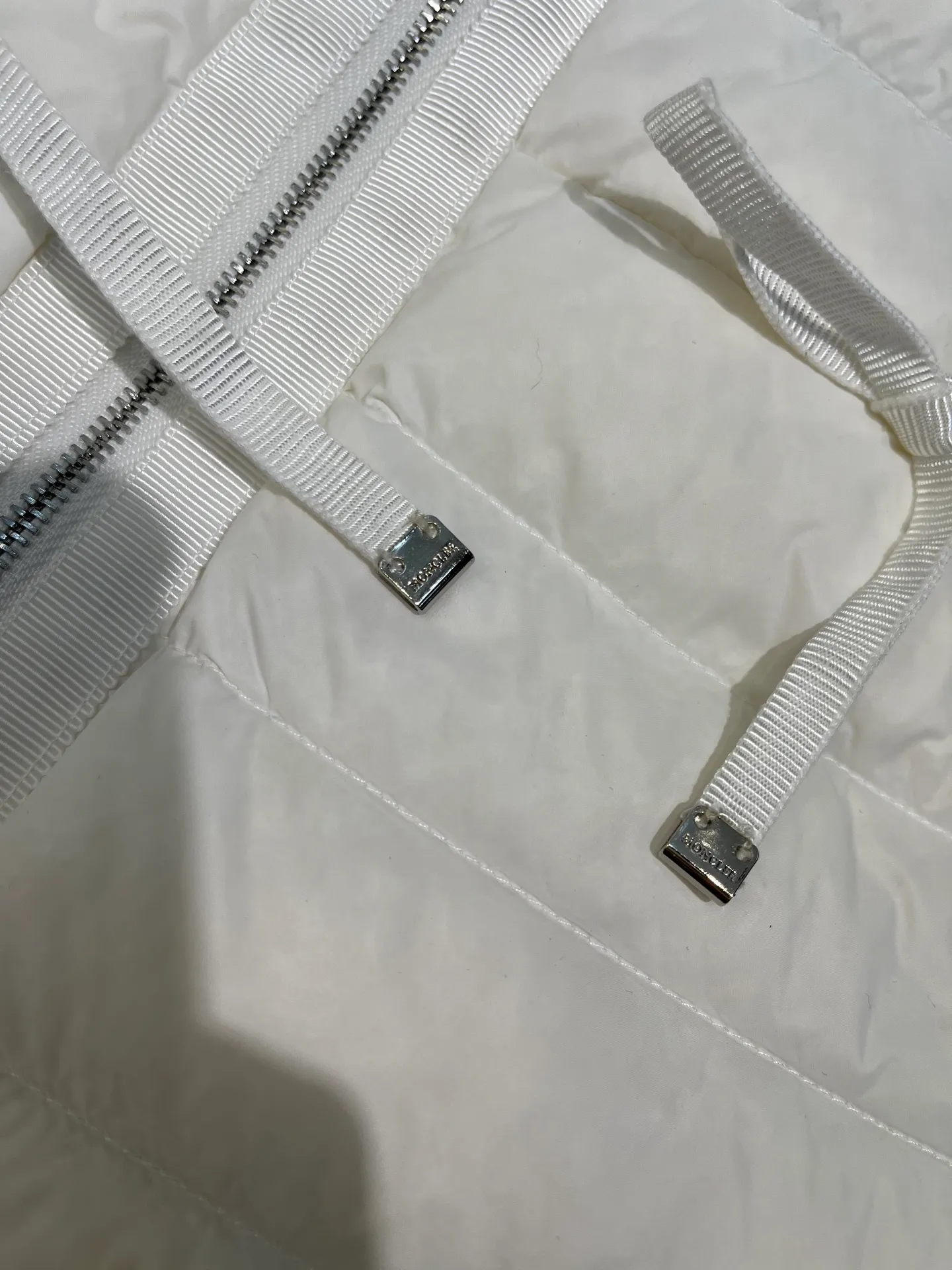 P660 moncler raie 🌟 Lightweight hooded parka down jacket with hanging effect😍 90 national standard large white duck down, 200 grams of down filling, two layers of anti-run velvet gallbladder, exquisite hardware and exquisite workmanship size: 1234