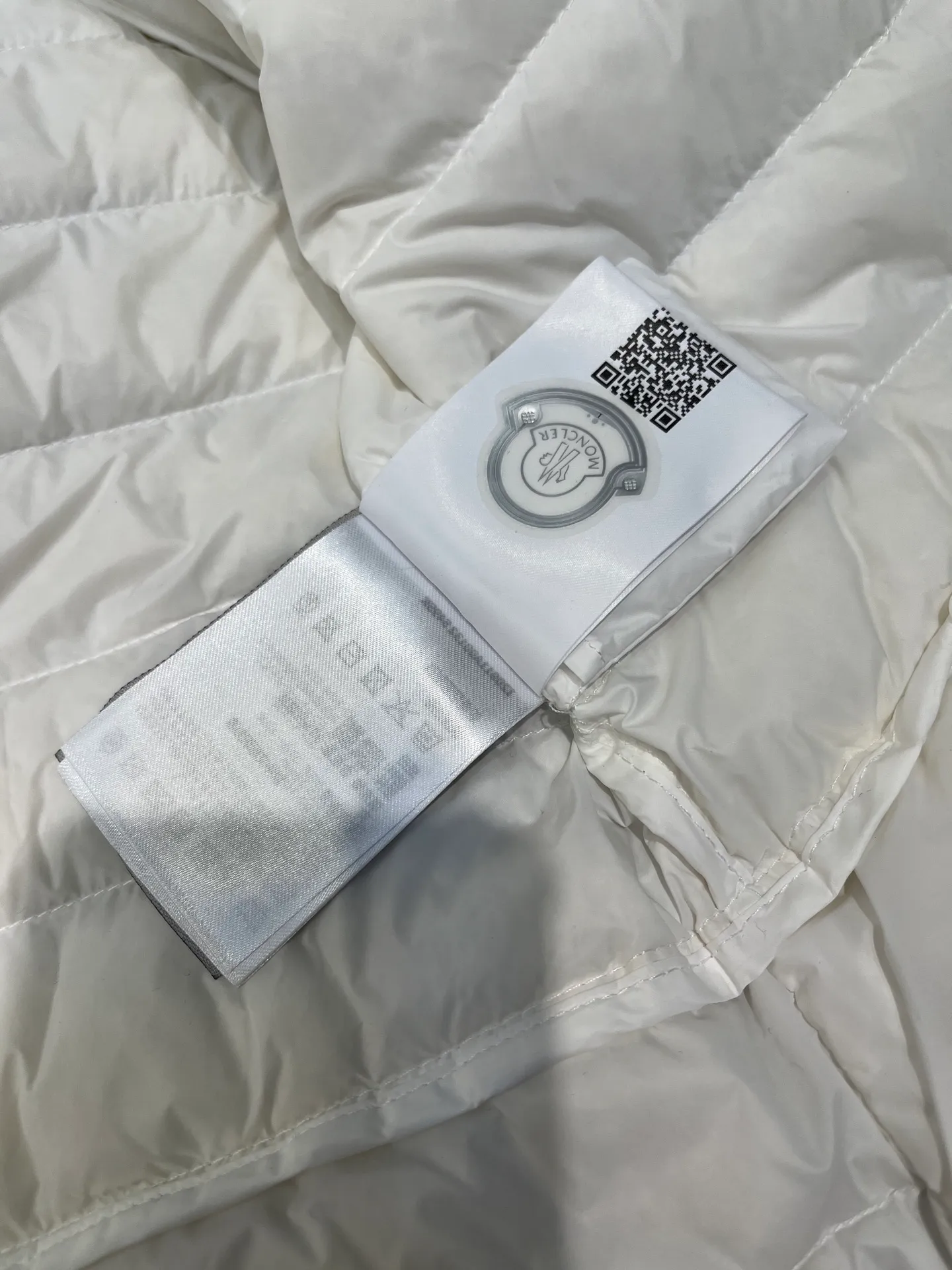 P660 moncler raie 🌟 Lightweight hooded parka down jacket with hanging effect😍 90 national standard large white duck down, 200 grams of down filling, two layers of anti-run velvet gallbladder, exquisite hardware and exquisite workmanship size: 1234