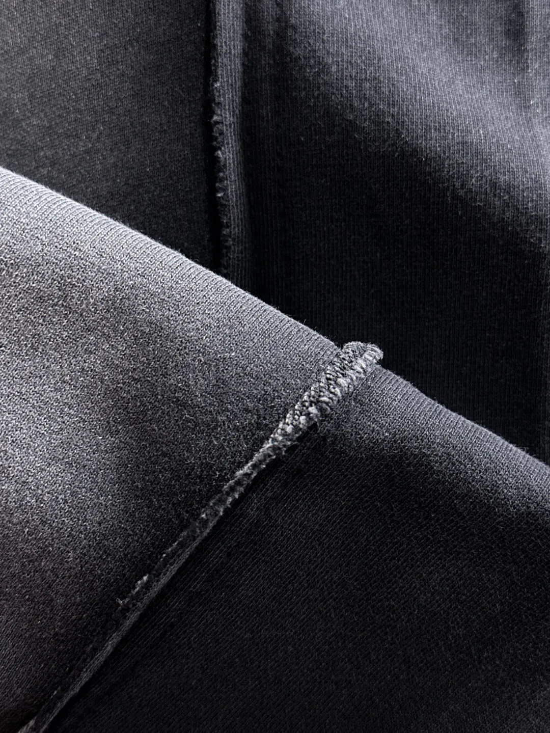 Next day shipment P360 MONCLER/Mongoose Exclusive first release of 25ss autumn and winter new high-quality trousers Compare real-life details at will A perfect choice for autumn and winter. A must-have item. Loose fit. Please refer to the size chart when placing an order: S to XL (or state your height and weight when placing an order)