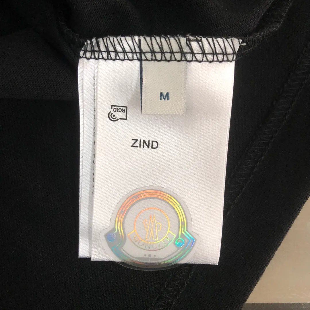 P160 🔥MONCLER The latest short-sleeved T-shirt for couples ~ Colorful bear element print ~ The fabric upper body is comfortable and breathable, not stiff, slim cut, made of high-end custom-made pure cotton fabric! The upper body is comfortable and stylish, and it can be worn alone as an inner layer. It is a must-have for fashionistas! ! ! Color: black white Size: S～XL (loose version, please state your height and weight when placing an order)