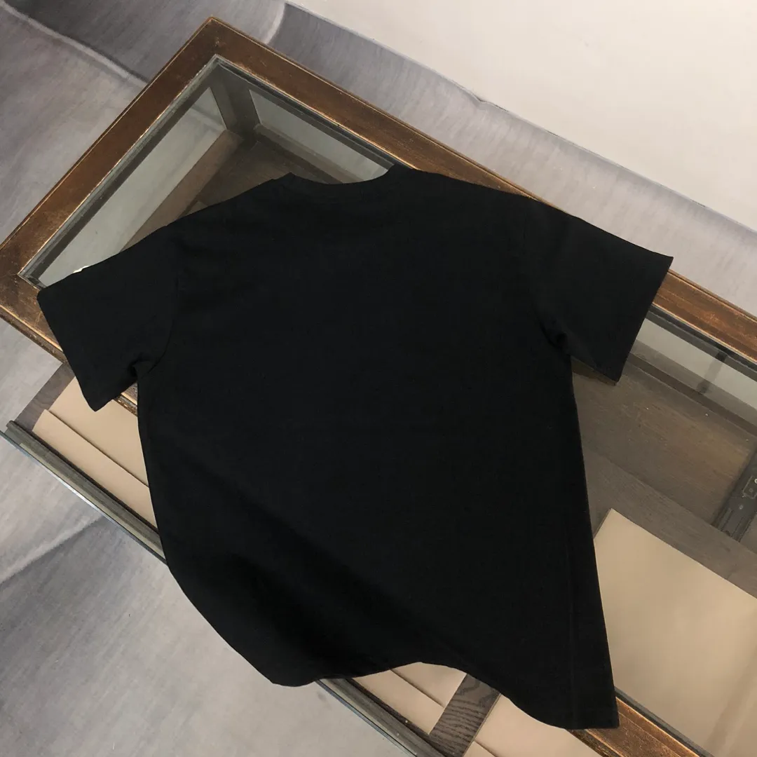 P160 🔥MONCLER The latest short-sleeved T-shirt for couples ~ Colorful bear element print ~ The fabric upper body is comfortable and breathable, not stiff, slim cut, made of high-end custom-made pure cotton fabric! The upper body is comfortable and stylish, and it can be worn alone as an inner layer. It is a must-have for fashionistas! ! ! Color: black white Size: S～XL (loose version, please state your height and weight when placing an order)