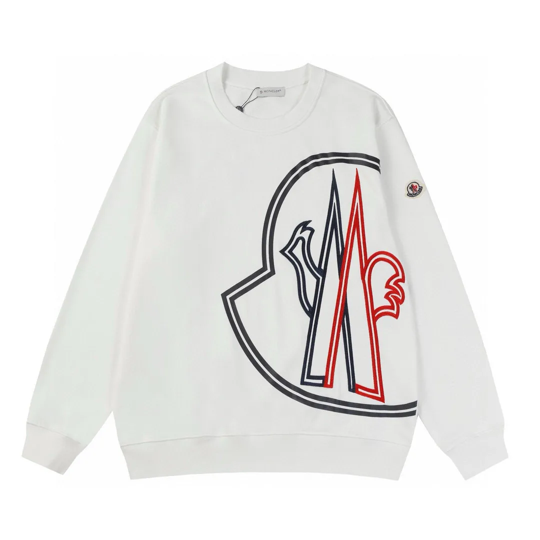 P220 Style No.: 858 〈MONCLER〉 Meng Mouth Heavy Embroidery + Printed Round Neck Sweatshirt The price of the Meng Mouth Sweatshirt is actually quite advantageous. Anyone who has been to the counter should know that the price of the Meng Mouth sweater is not much cheaper than Gucci Burberry. It is just relatively low-key and unwilling to hype. It is a picture that you want to buy or not. The existence of aloofness... ✅460 grams of 100% cotton wool-eating fabric OS version is too large ✅Matched with the original high-weight double yarn thread ✅Correct three-needle and five-thread craftsmanship Chain edge ✅The embroidery has been over-molded The upper body is not pierced Color: Black White Size S M L