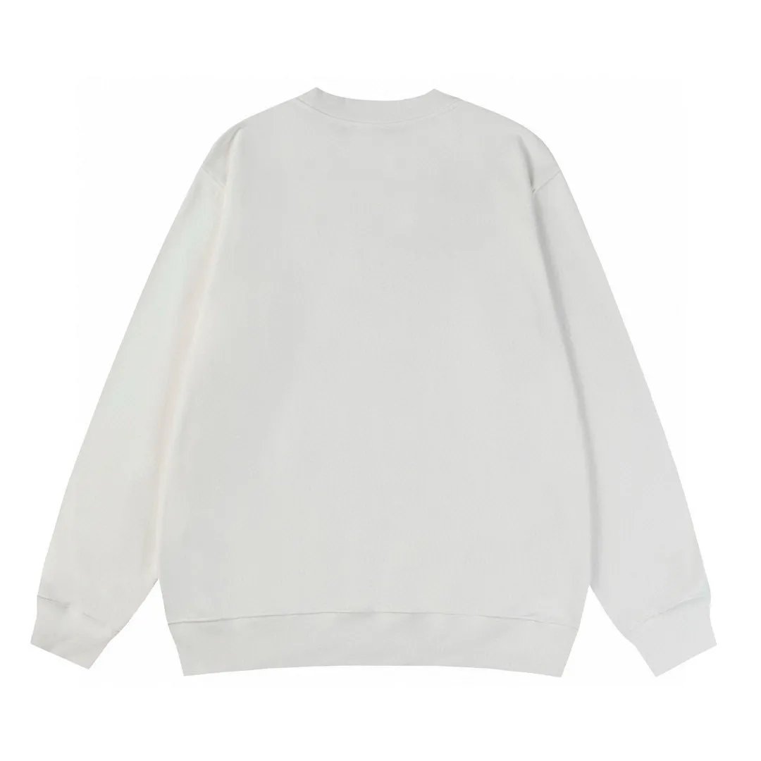 P220 Style No.: 858 〈MONCLER〉 Meng Mouth Heavy Embroidery + Printed Round Neck Sweatshirt The price of the Meng Mouth Sweatshirt is actually quite advantageous. Anyone who has been to the counter should know that the price of the Meng Mouth sweater is not much cheaper than Gucci Burberry. It is just relatively low-key and unwilling to hype. It is a picture that you want to buy or not. The existence of aloofness... ✅460 grams of 100% cotton wool-eating fabric OS version is too large ✅Matched with the original high-weight double yarn thread ✅Correct three-needle and five-thread craftsmanship Chain edge ✅The embroidery has been over-molded The upper body is not pierced Color: Black White Size S M L